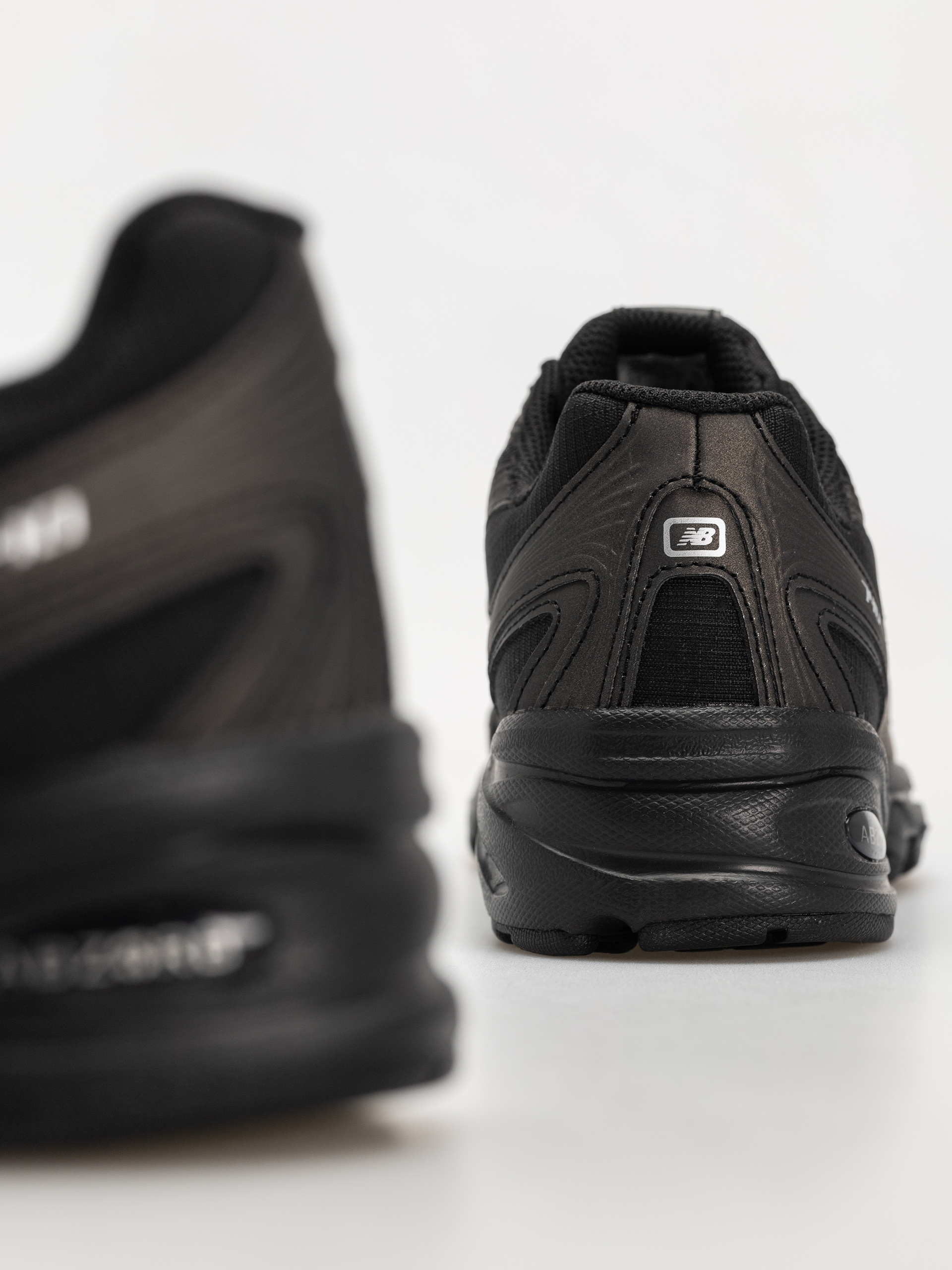 New Balance 740 Shoes (black)