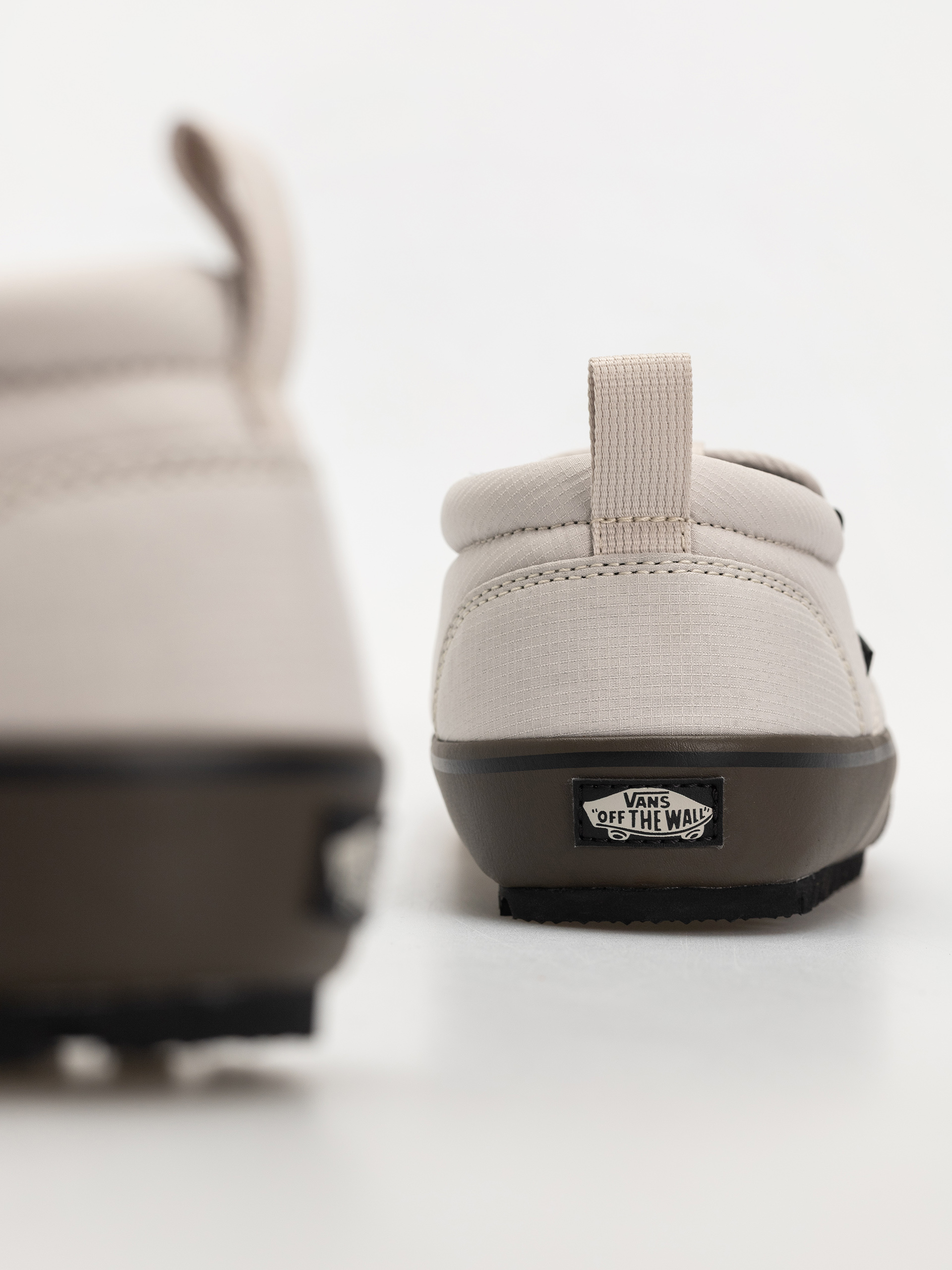 Vans Shoes Mte Snow Lodge Slipper Mid (oatmeal/gum)