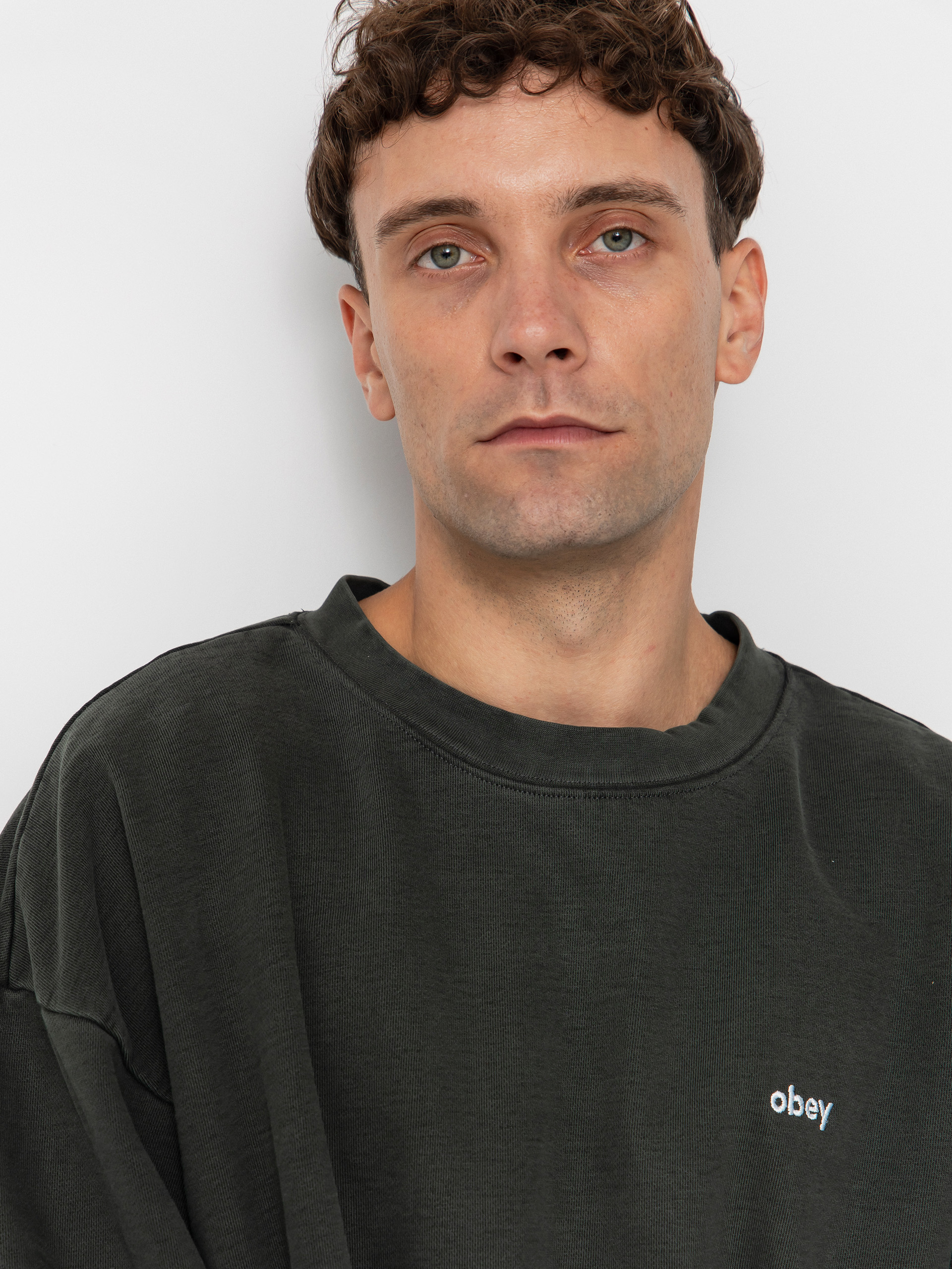 OBEY Lowercase Pigment Crew Sweatshirt (pigment pirate black)