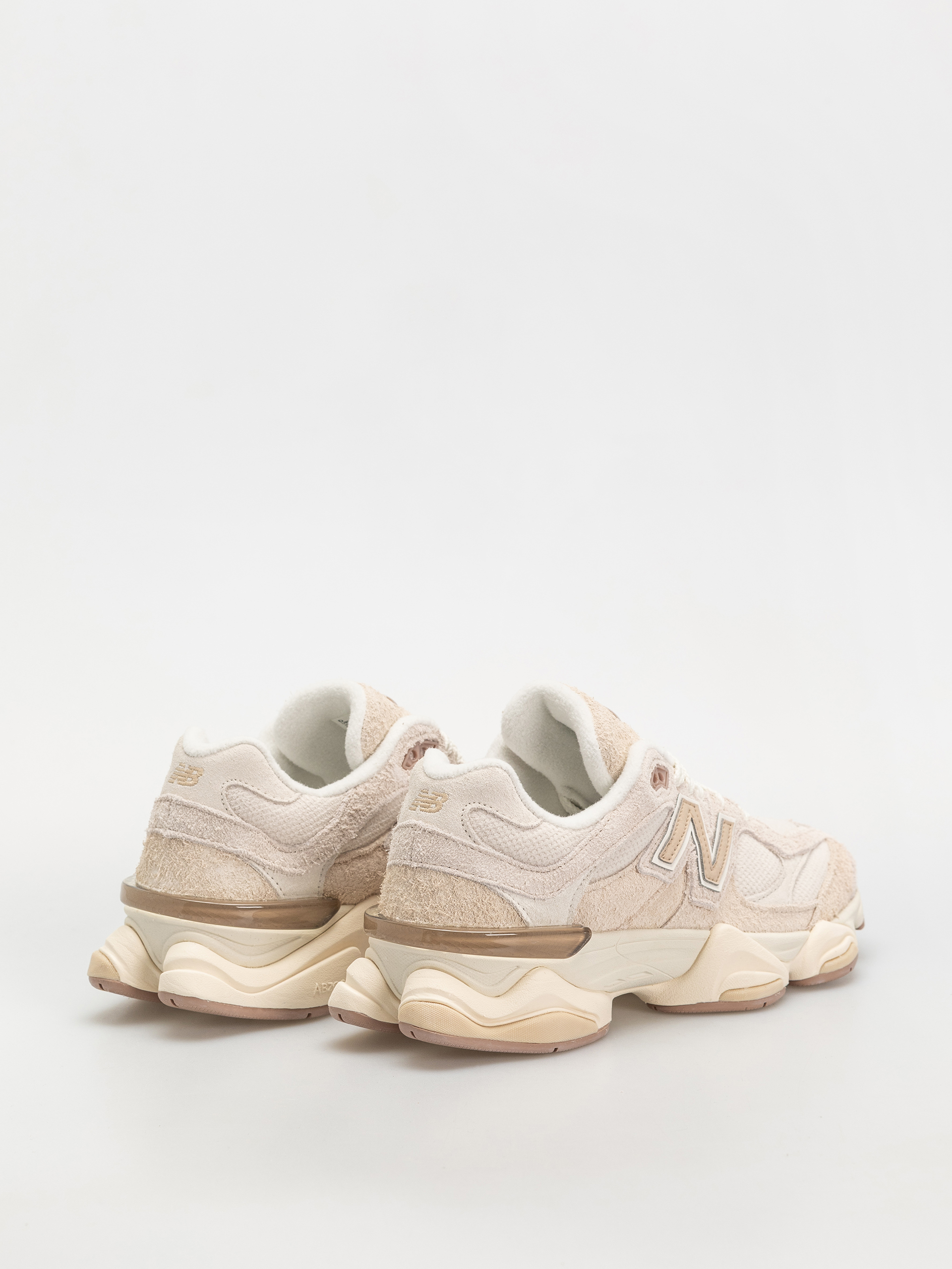 New Balance 9060 Shoes (bisque)