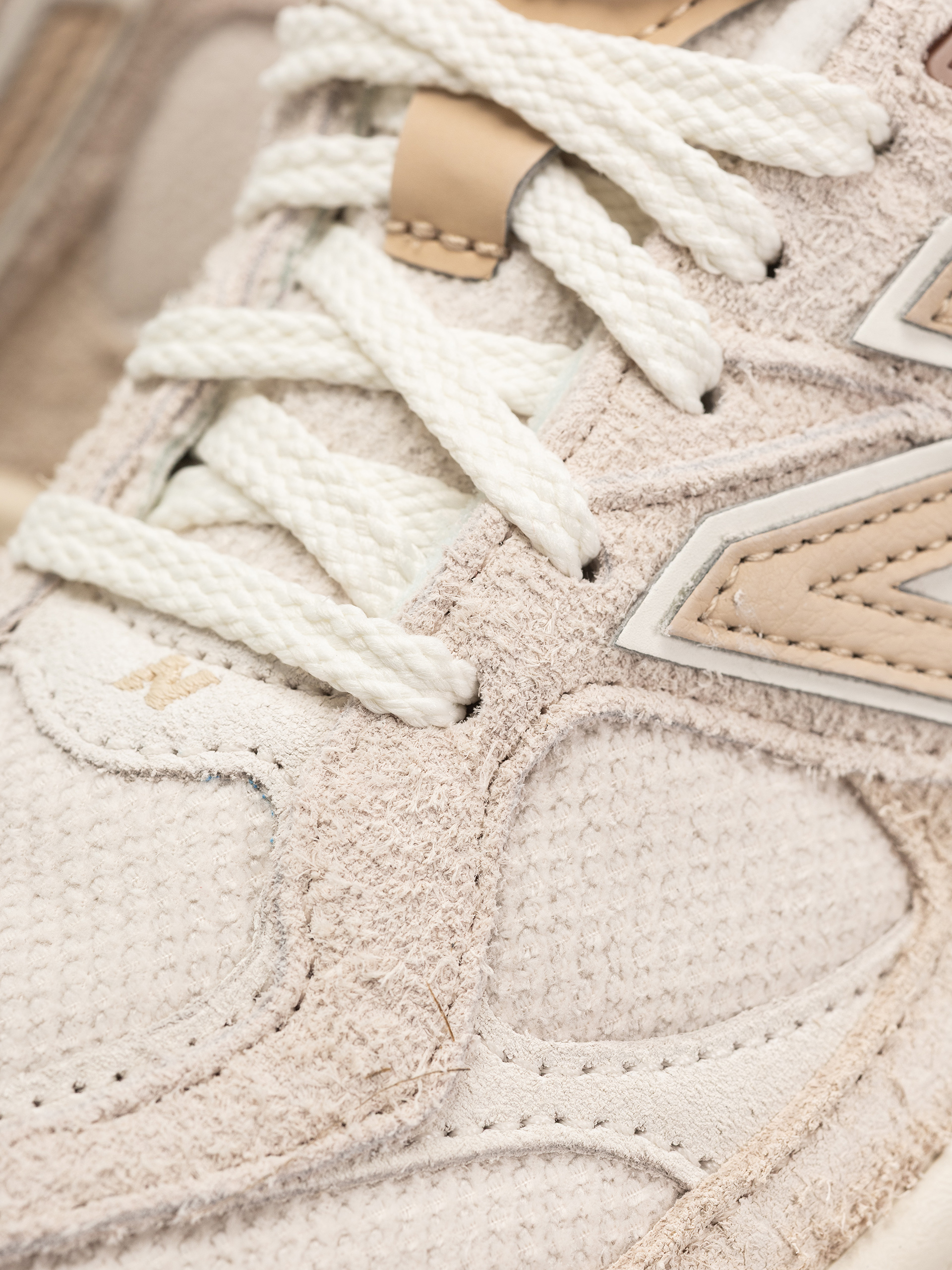 New Balance 9060 Shoes (bisque)