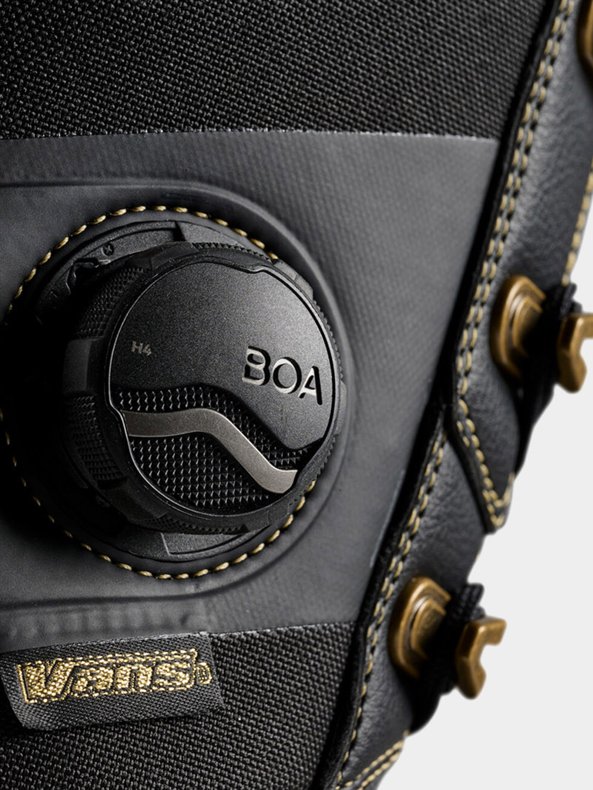 Mens Vans Snowboard boots Invado Pro (black/gold)