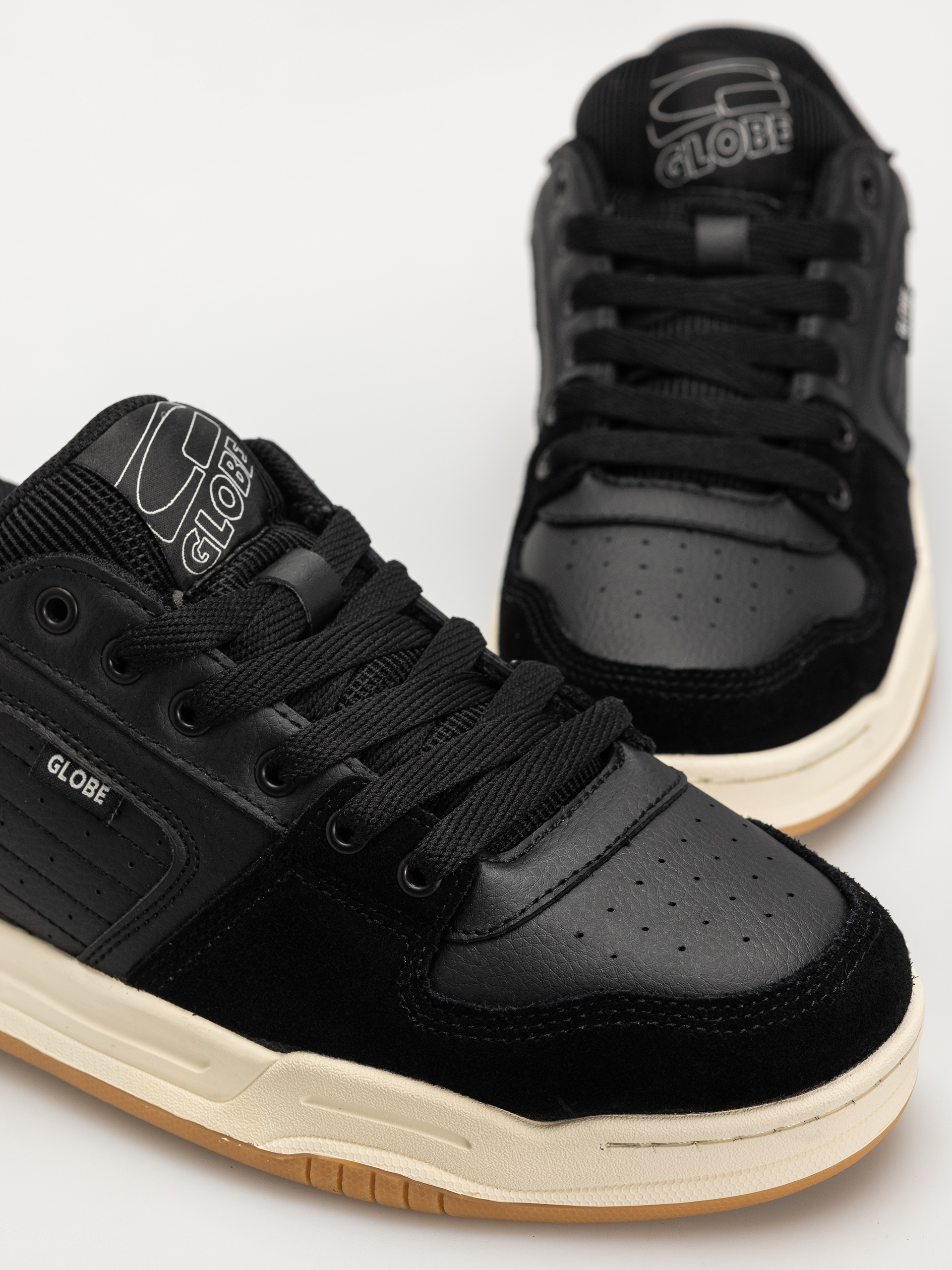 Globe Mojo 2.0 Shoes (black/antique white)