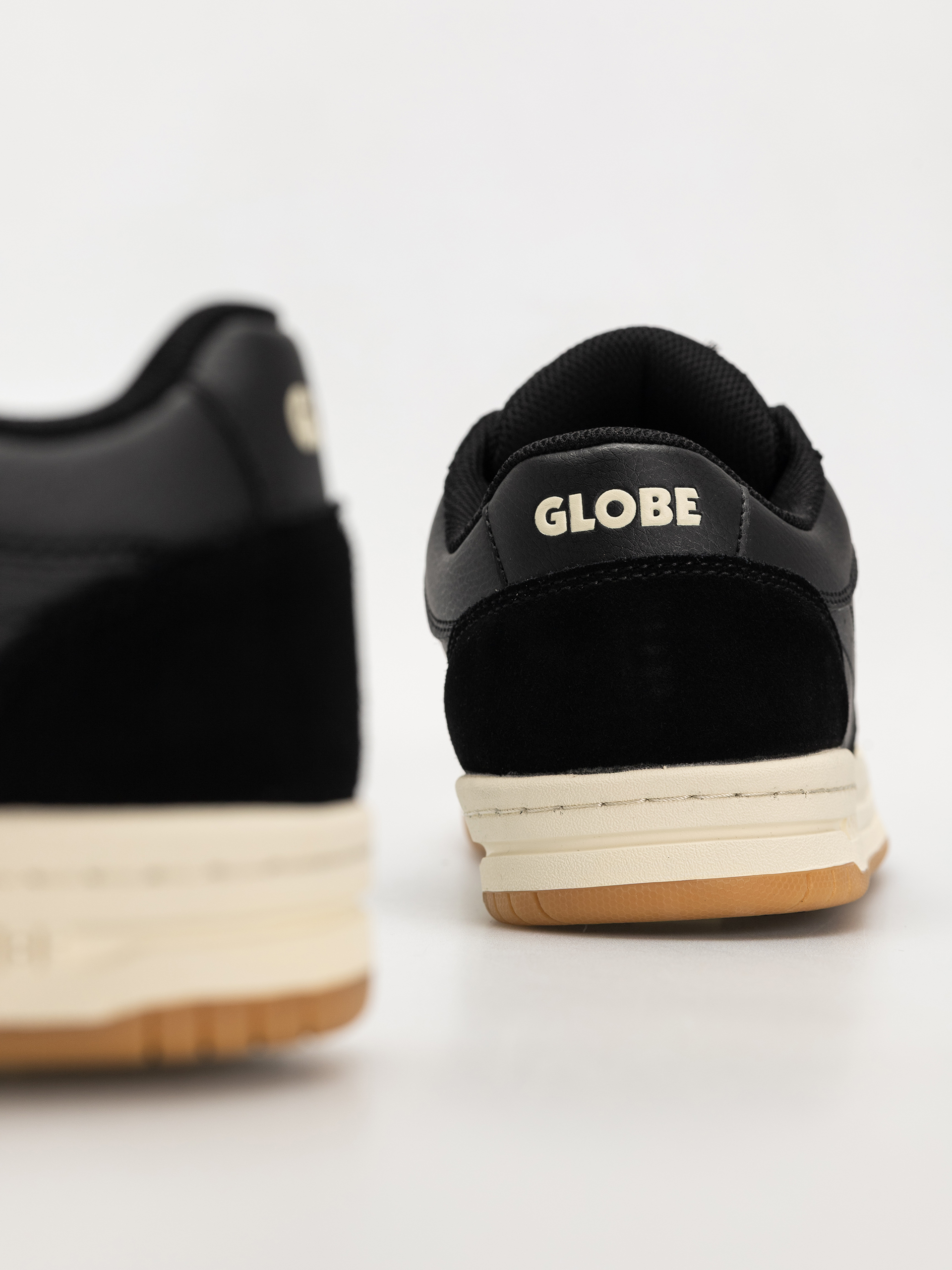 Globe Mojo 2.0 Schuhe (black/antique white)