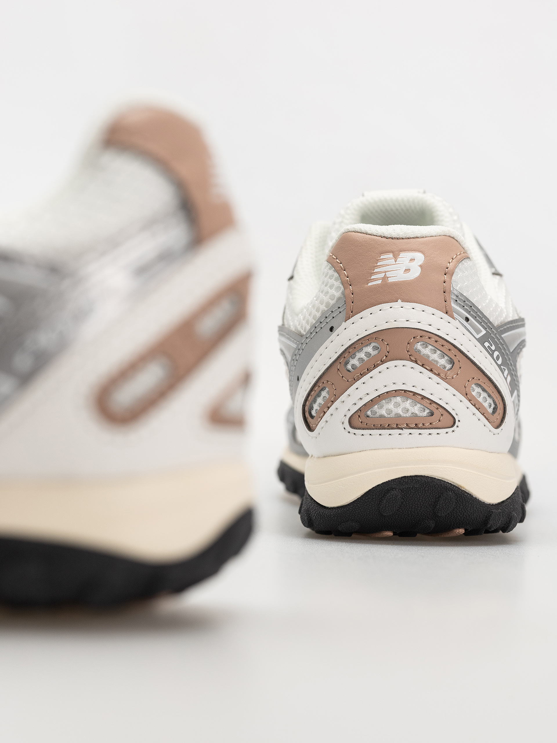 New Balance 204 Shoes (silver metallic)