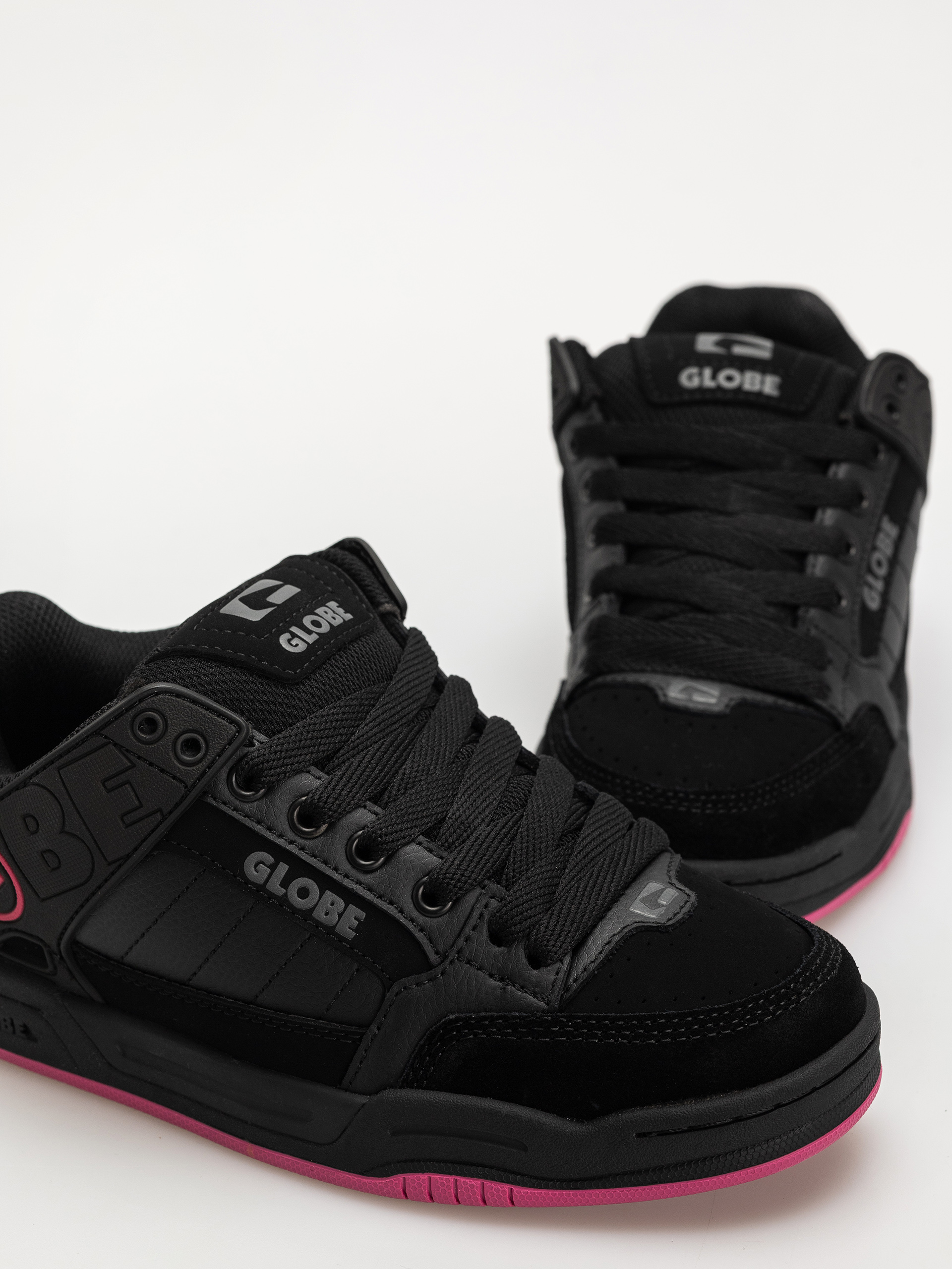Globe Tilt Shoes (black/black/pink)