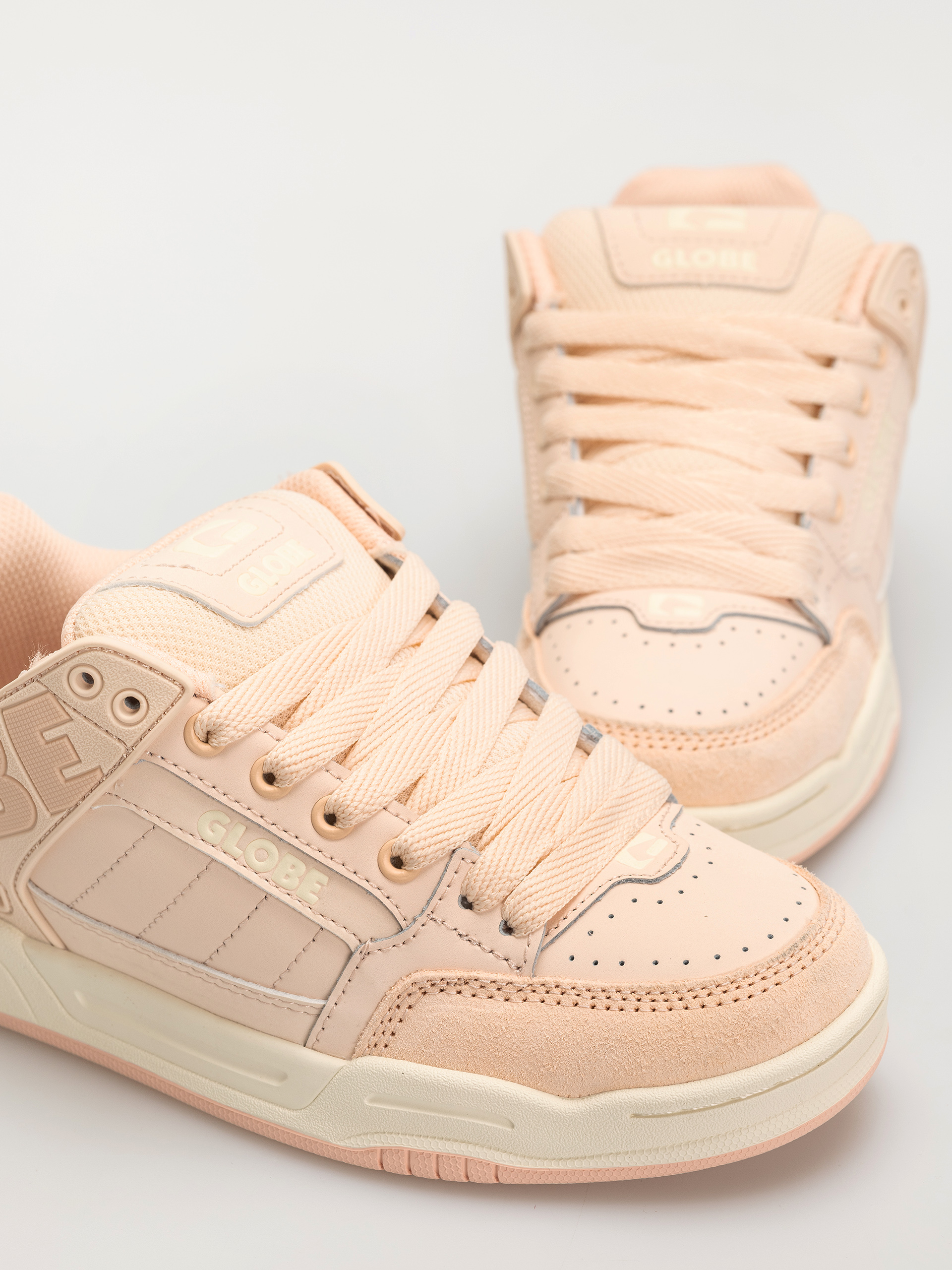 Globe Tilt Shoes (peach/cream)