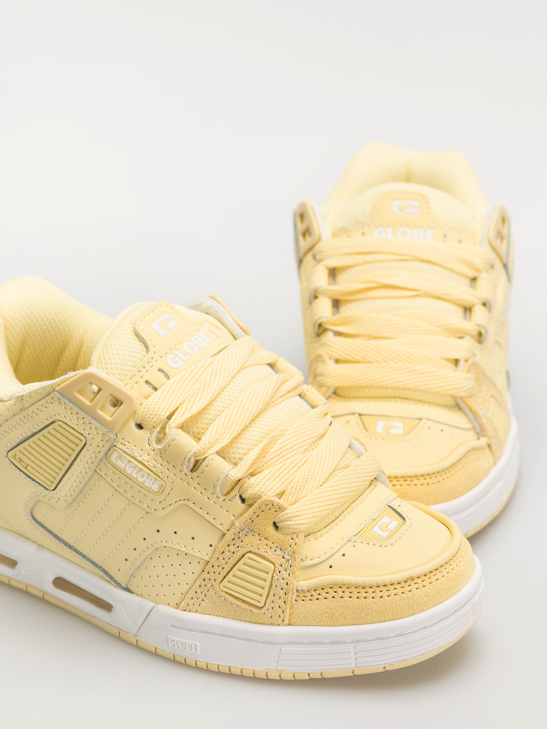 Globe Sabre Shoes (butter/cream)