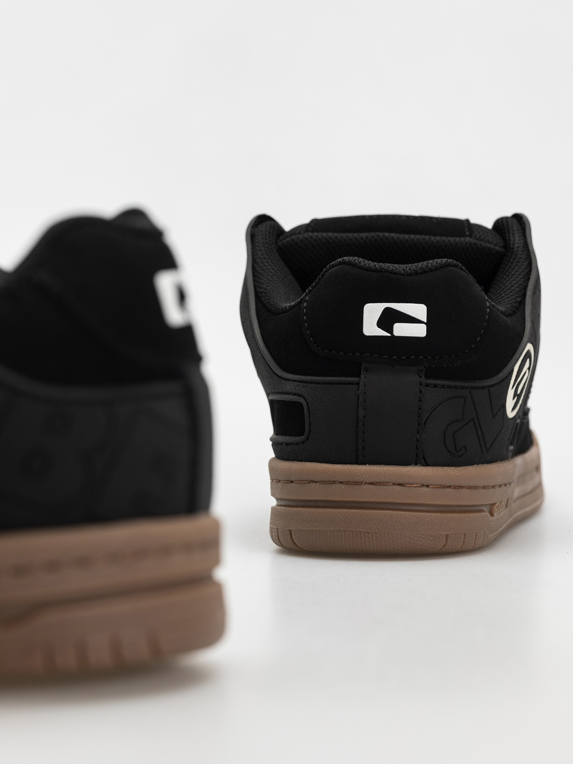 Globe Tilt Schuhe (onyx/gum)