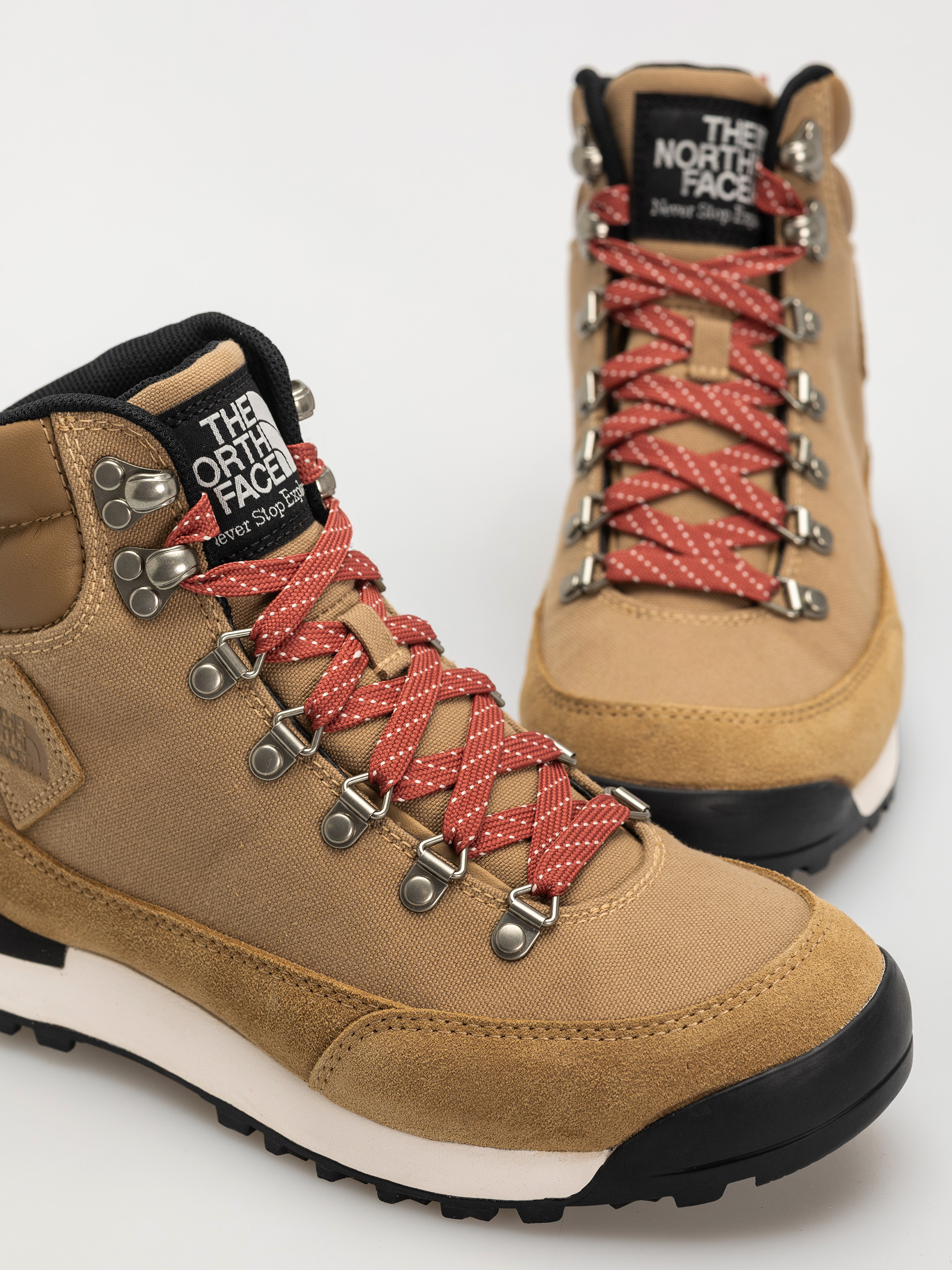 The North Face Back To Berkeley Iv Textile Wp Wmn Shoes (sahara/mars dust)