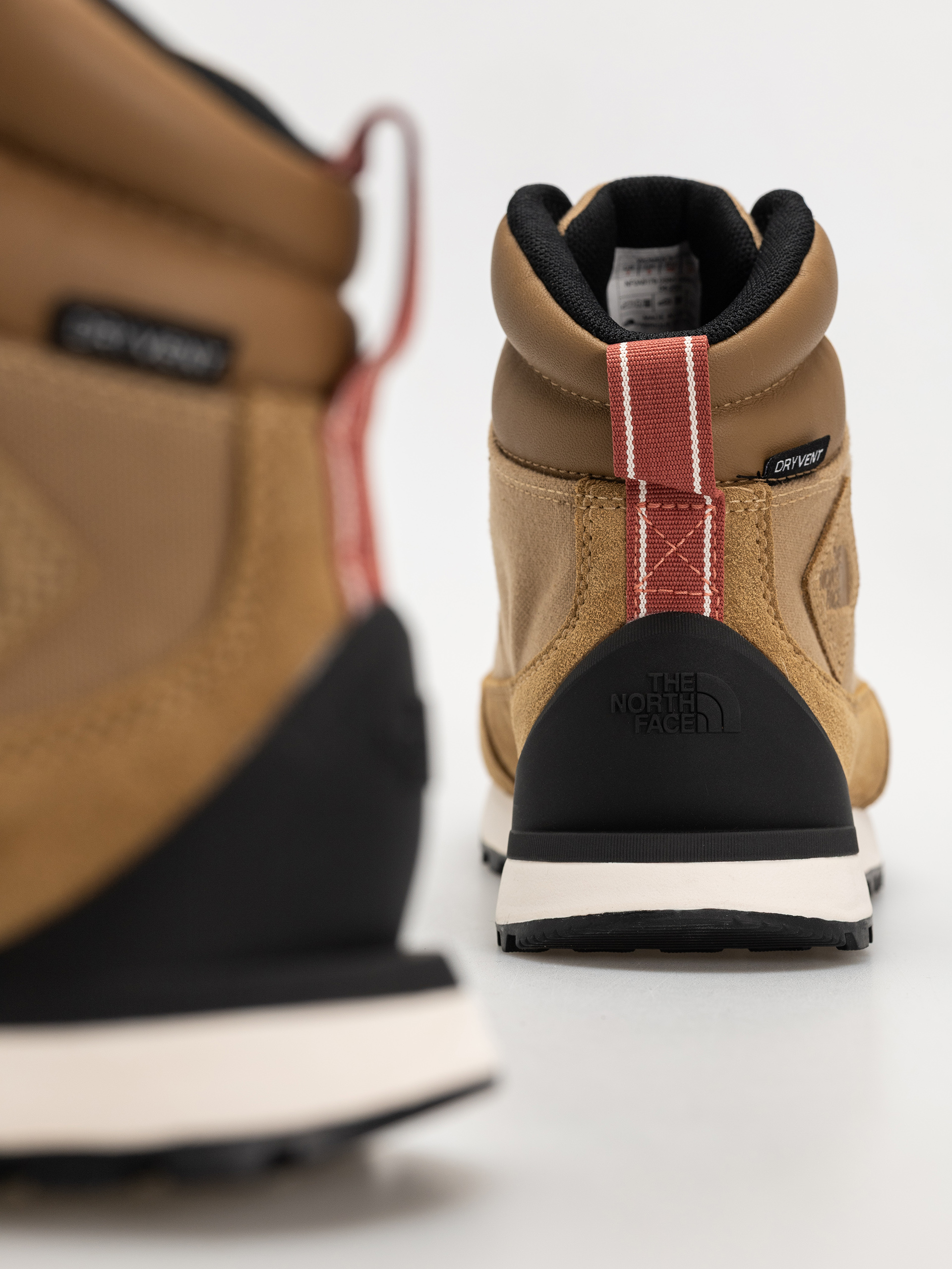 The North Face Back To Berkeley Iv Textile Wp Wmn Shoes (sahara/mars dust)