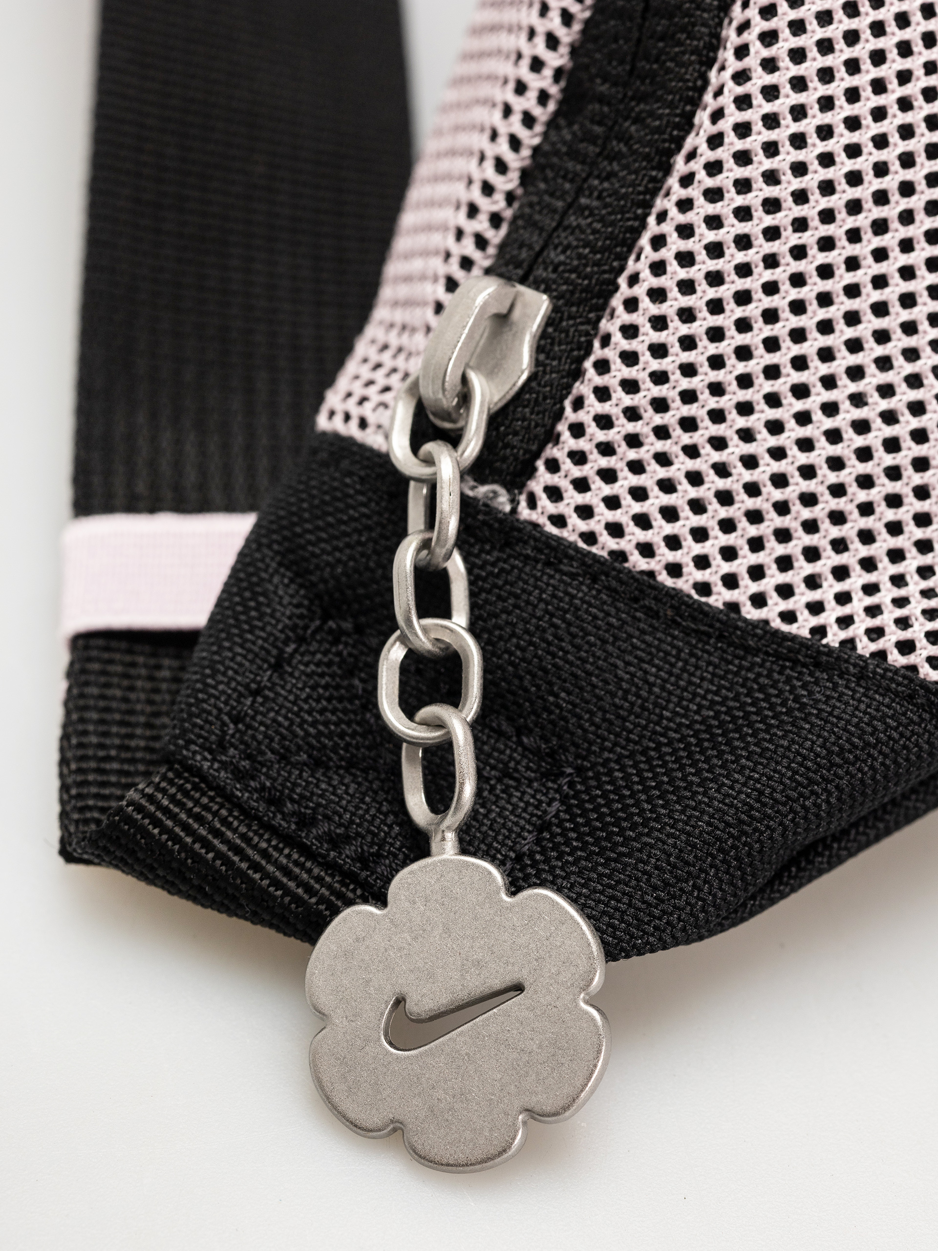 Nike SB Heritage SWDC Bum bag (black/pink foam/metallic silver)