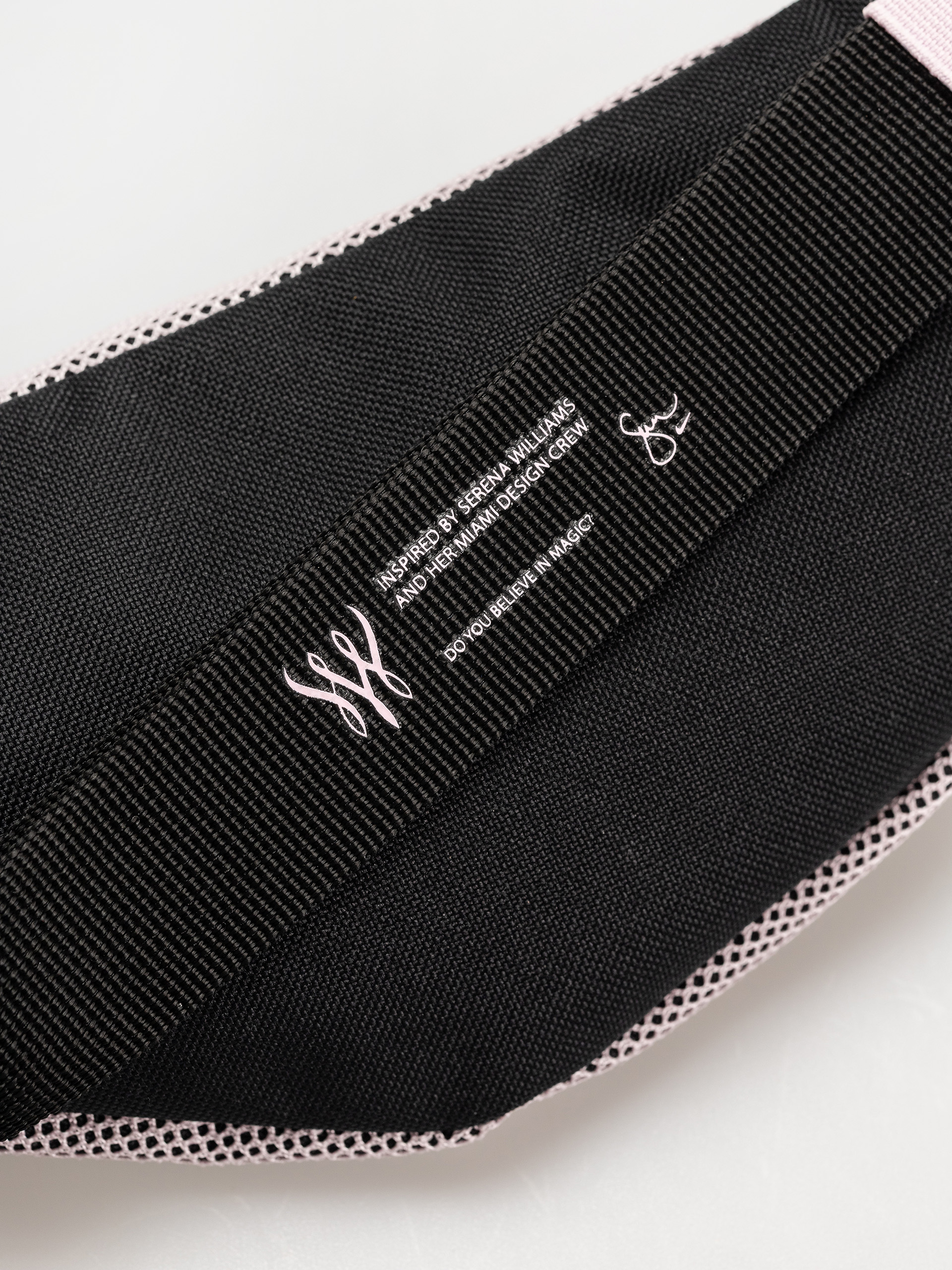 Nike SB Heritage SWDC Bum bag (black/pink foam/metallic silver)