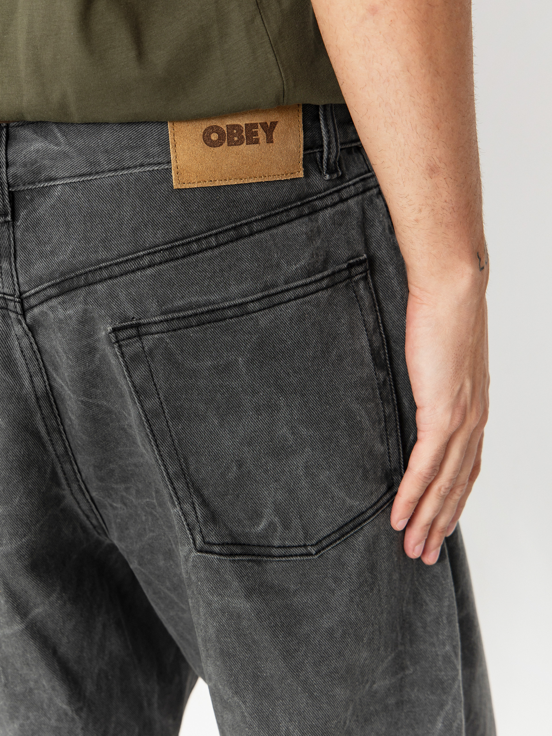 OBEY Classic Wrinkle Baggy Denim Hose (black wrinkle wash)