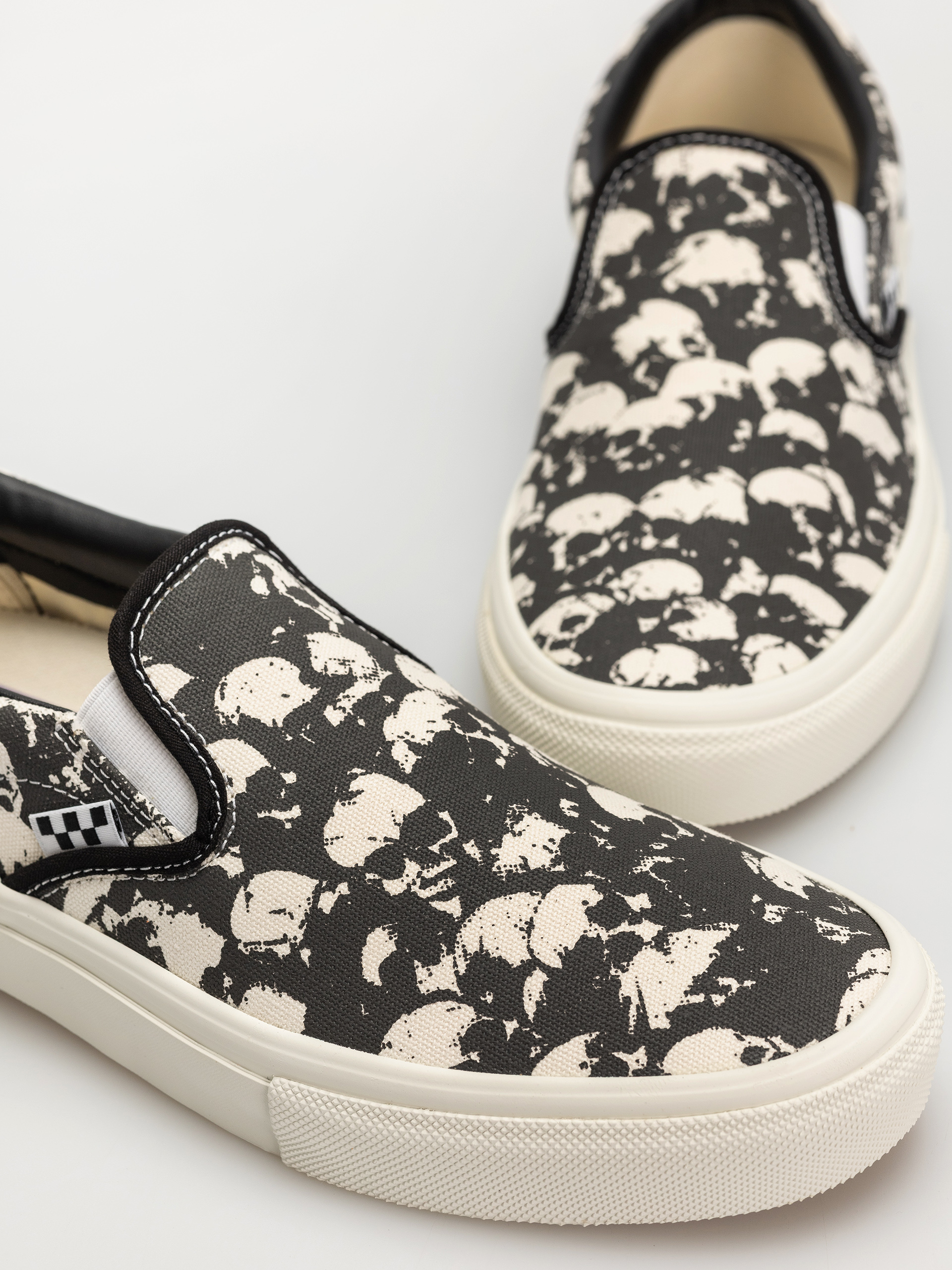 Vans Skate Slip On Shoes - white, black (skull pile black/white/gum)