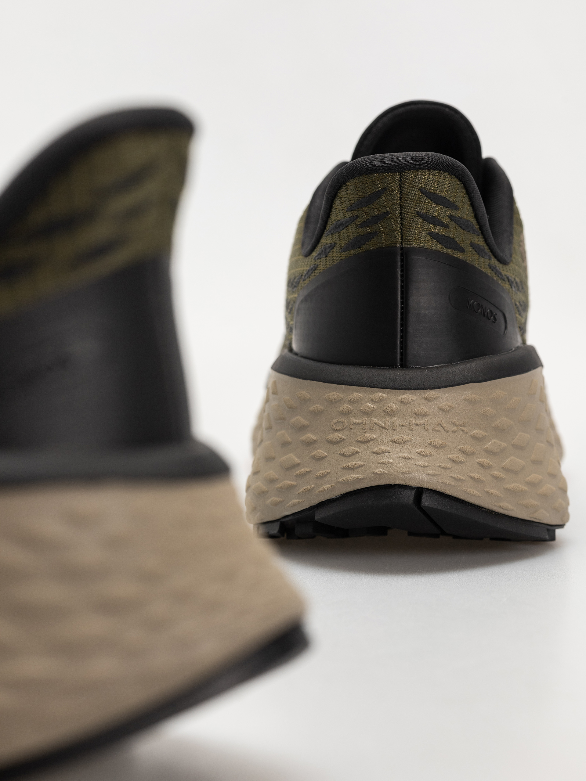 Columbia Konos Trillium ATR Shoes (nori/tangy orange)