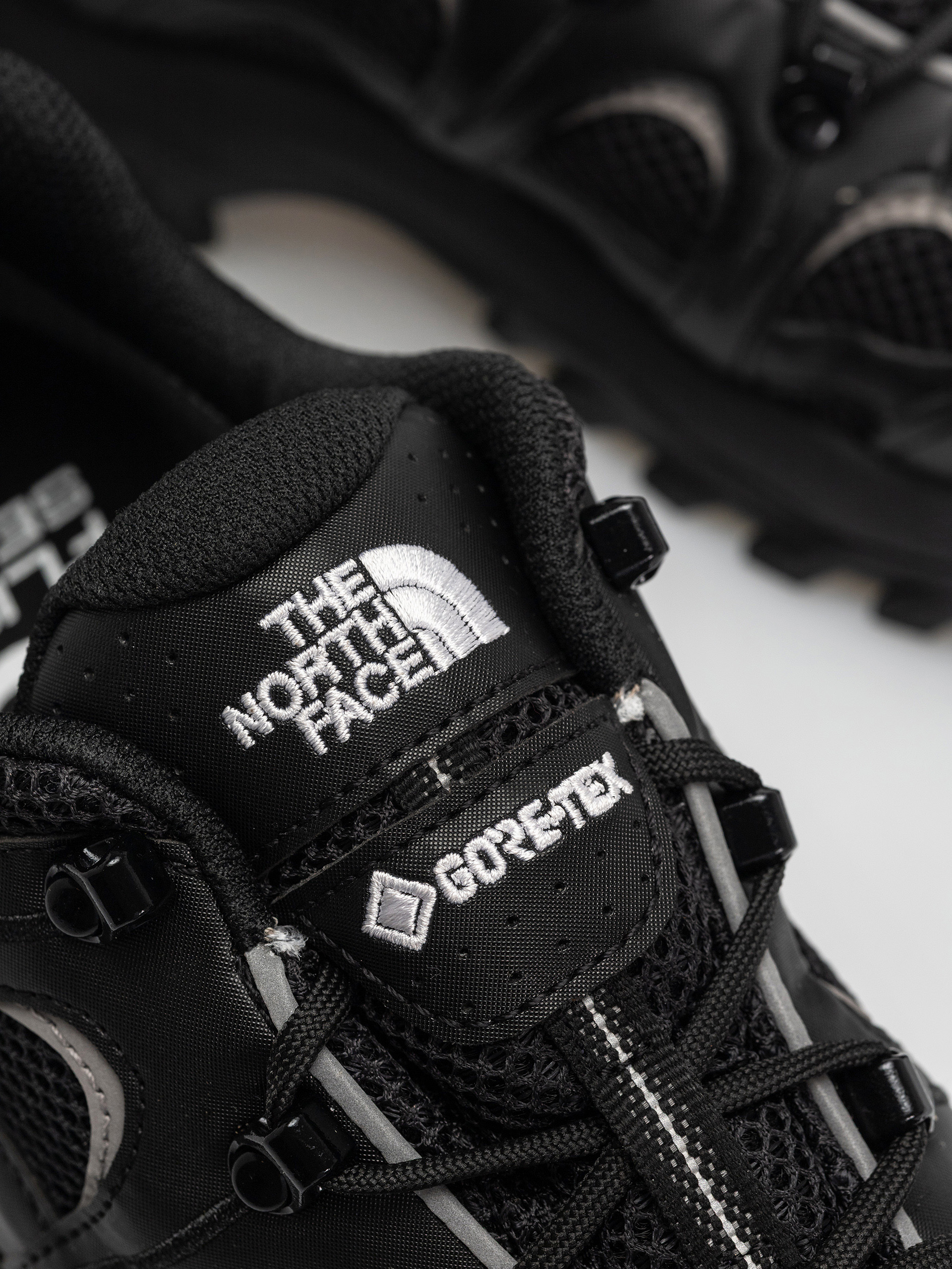 The North Face Hedgehog 06 Rvst Gore Tex Shoes (tnf black/tnf white)