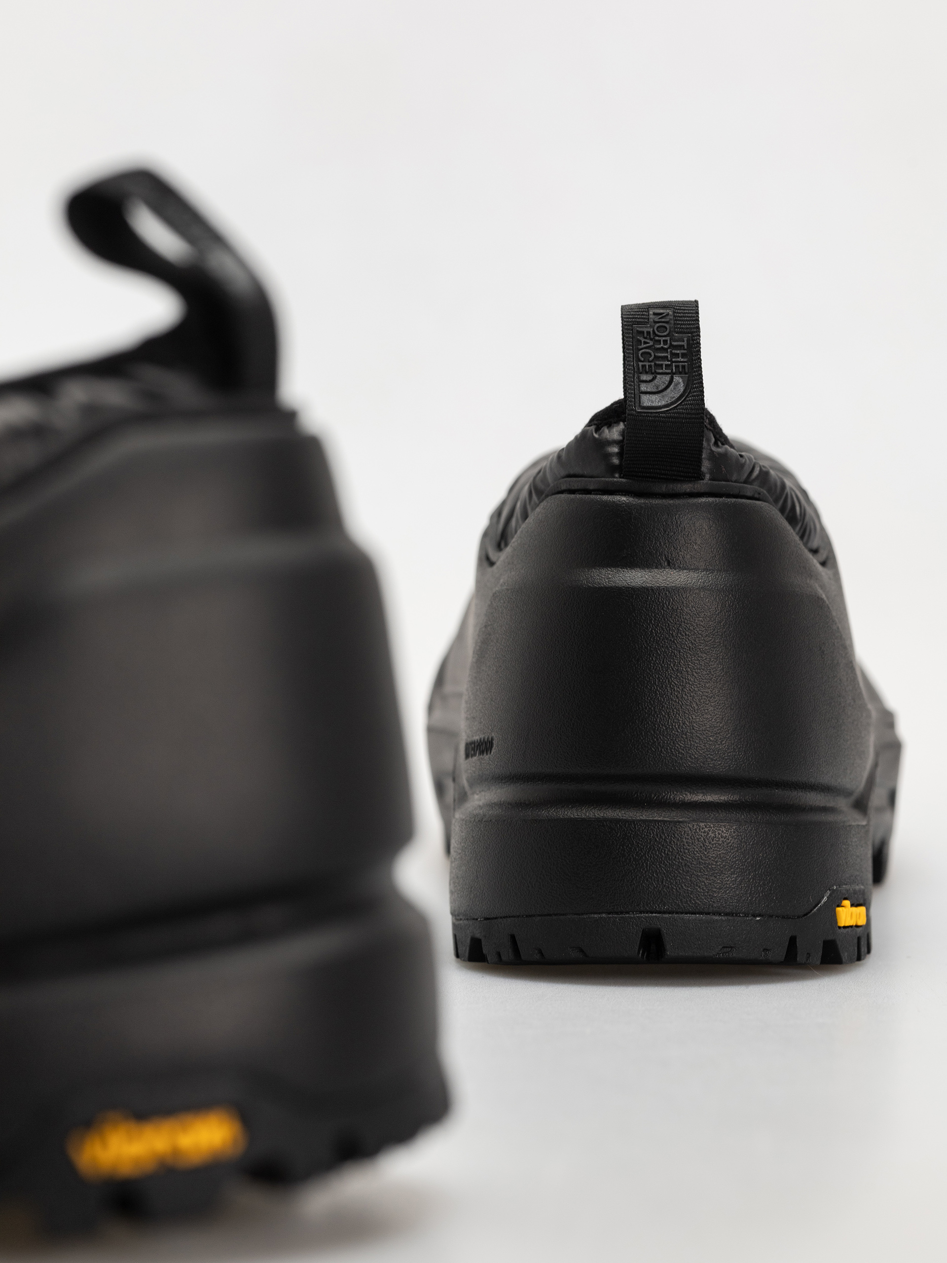 The North Face Base Camp Wp Mule Shoes (tnf black/tnf black)