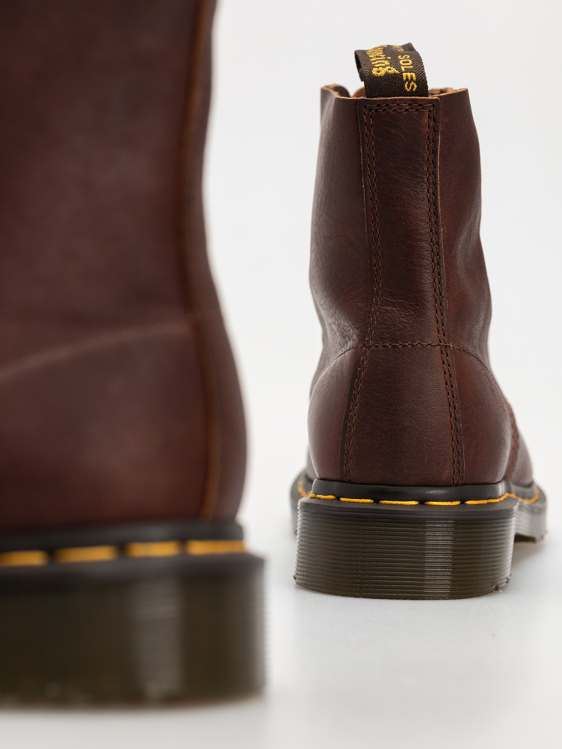 Dr. Martens 1460 Schuhe (cashew ambassador)