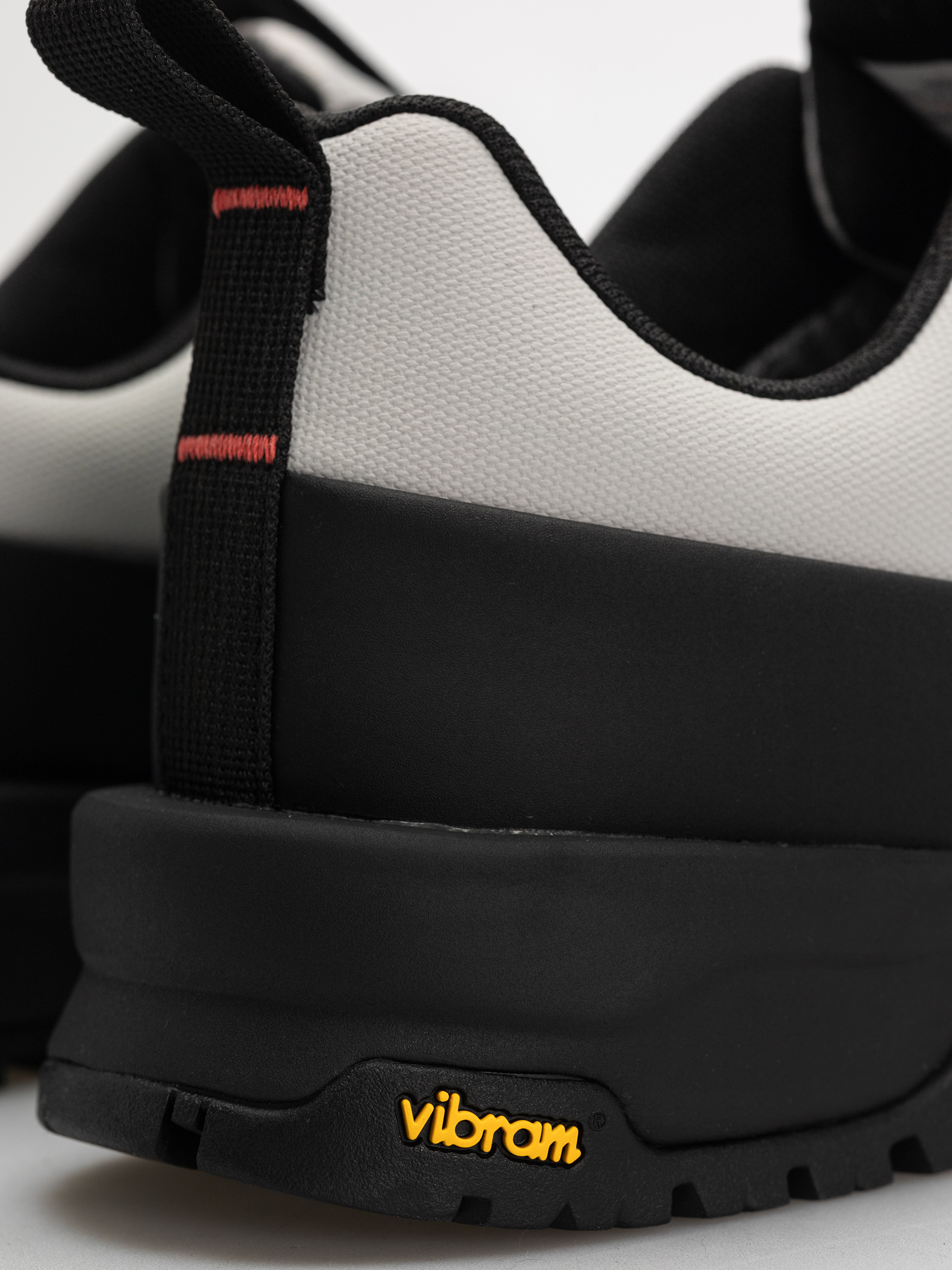 The North Face Shoes Glenclyffe Low Gore Tex (high rise grey/tnf red)