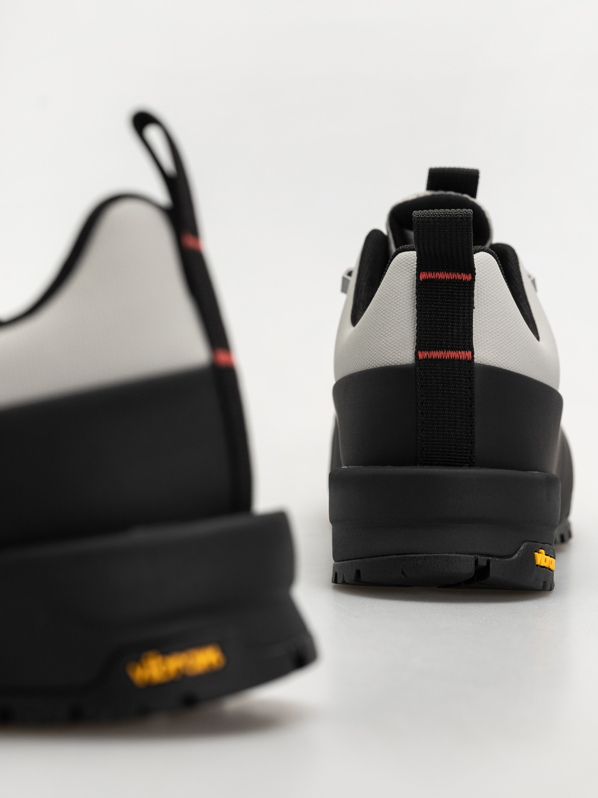 The North Face Shoes Glenclyffe Low Gore Tex (high rise grey/tnf red)