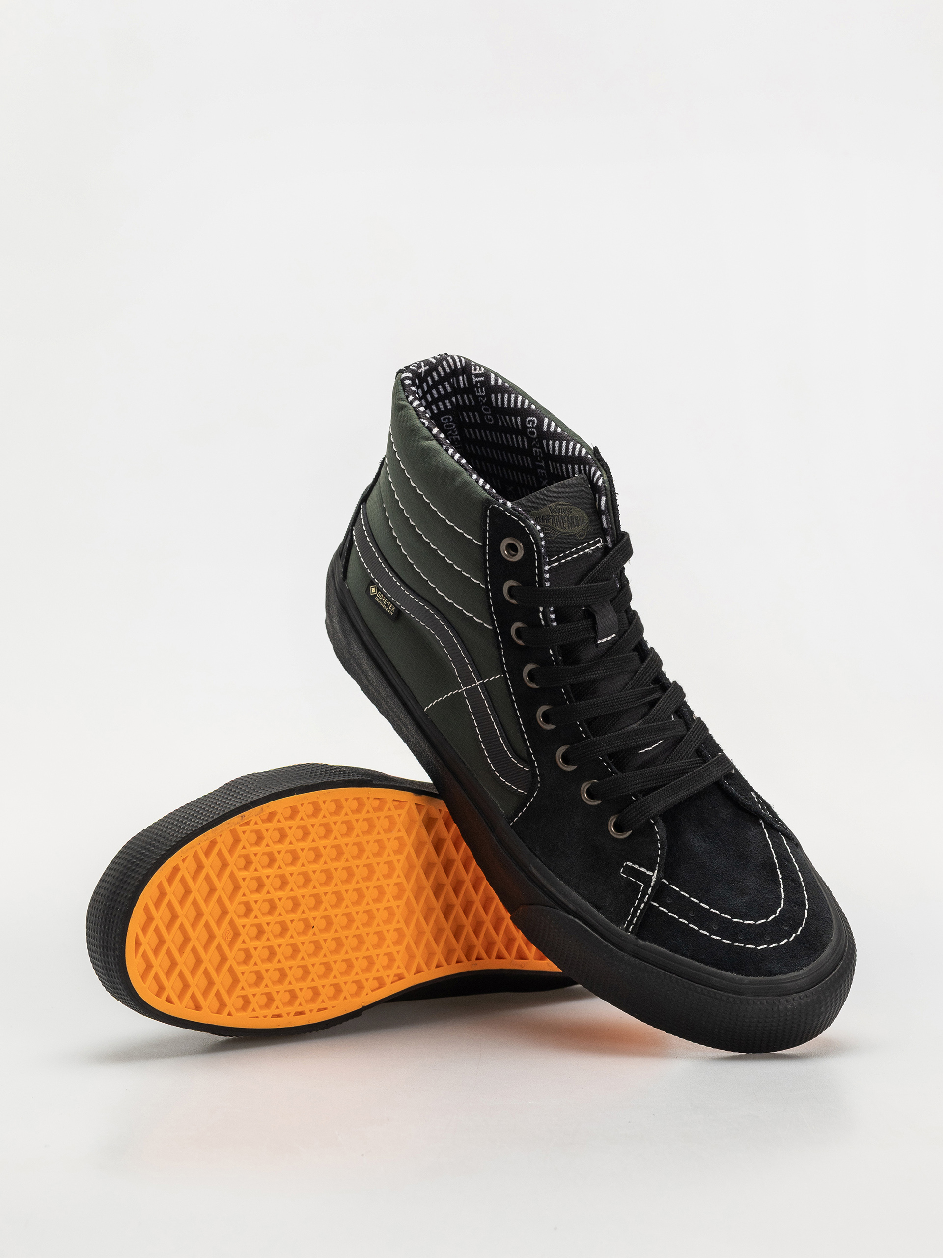 Vans Sk8 Hi Gore Tex Shoes - black (outdoor black/green)