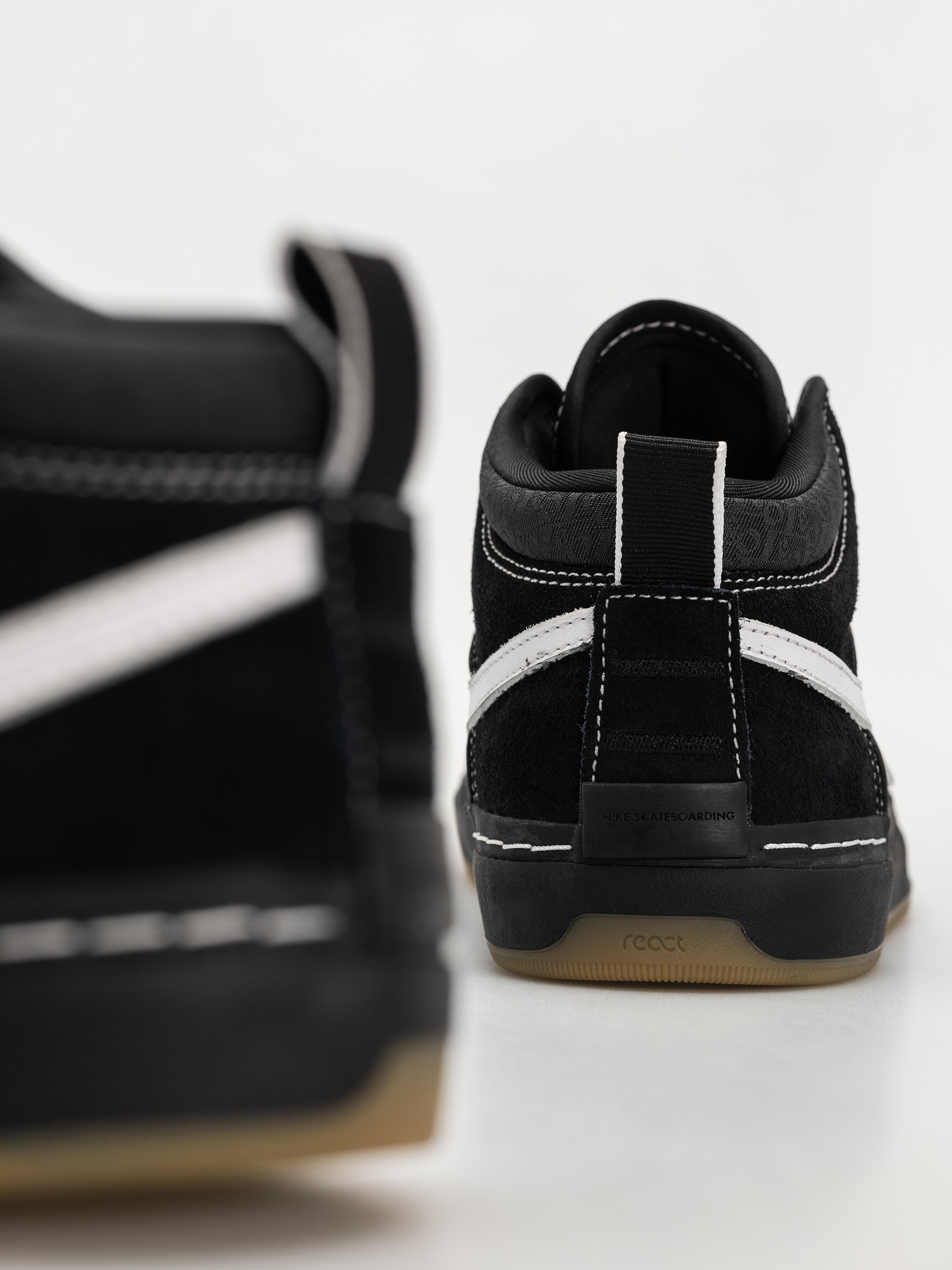 Nike SB Shoes React Leo (black/white black gum light brown)