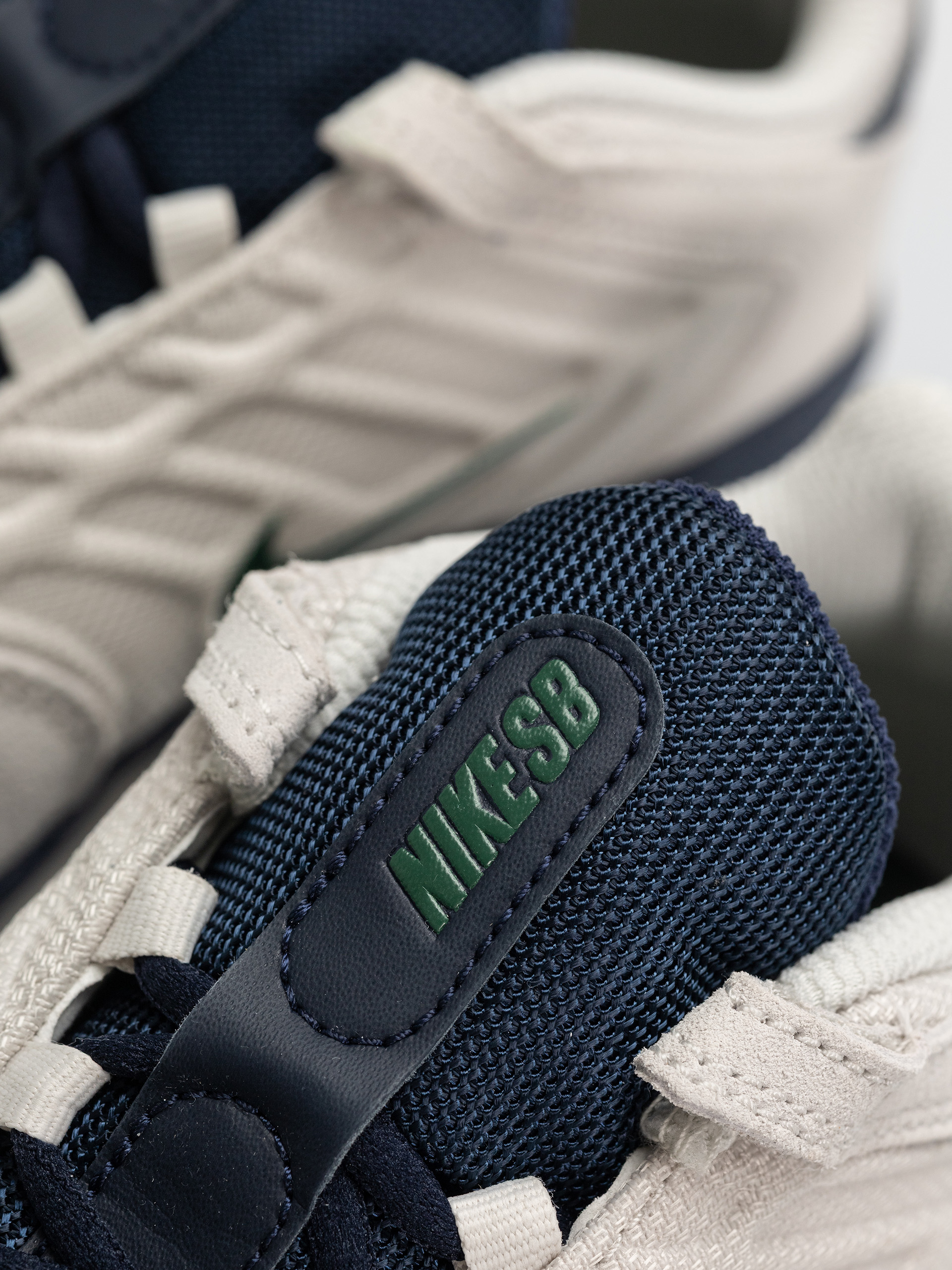 Nike SB Schuhe Vertebrae (light bone/fir midnight navy obsidian)