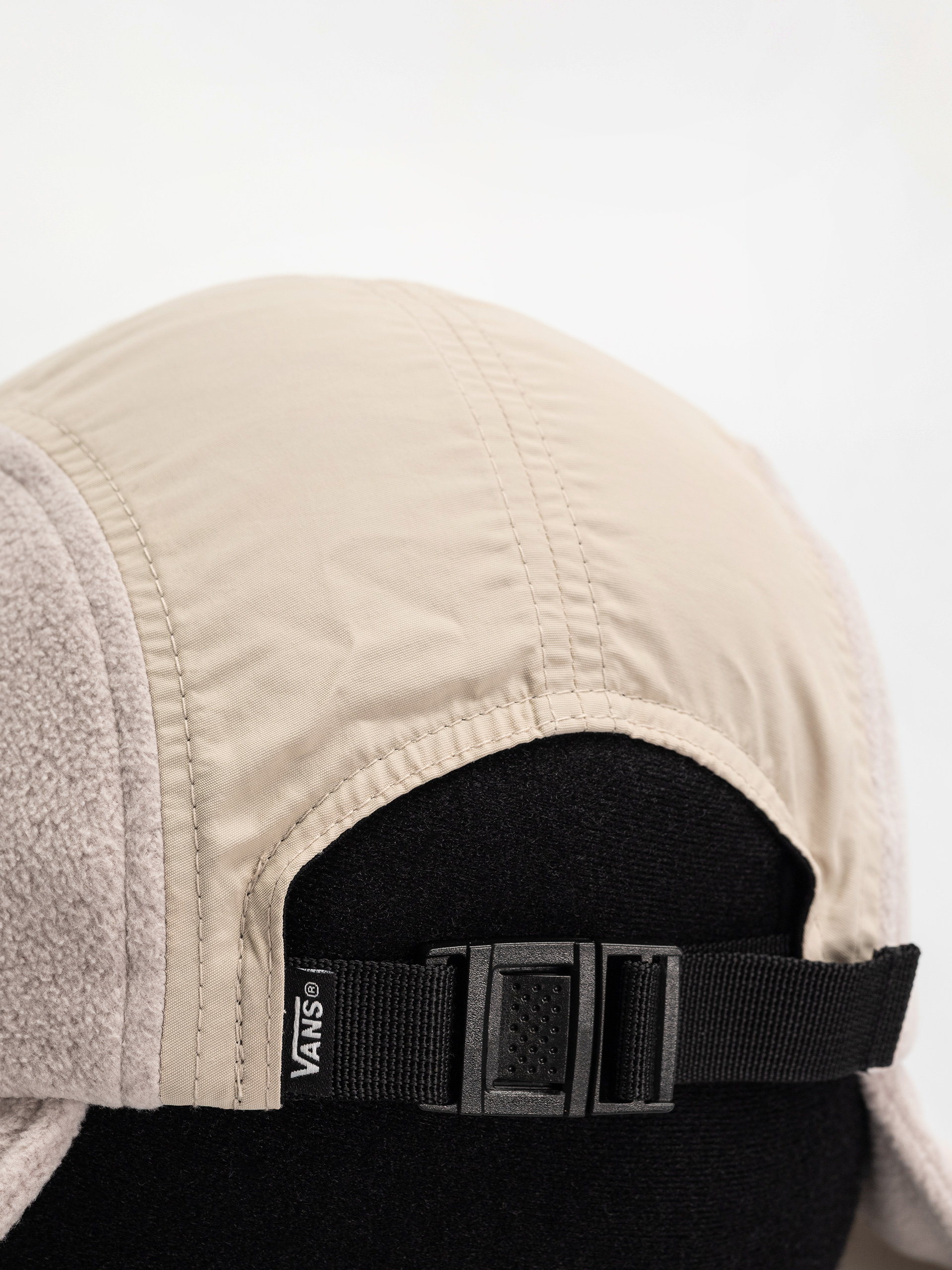 Vans 66 Earflap Tall Camper Cap (taupe mist)