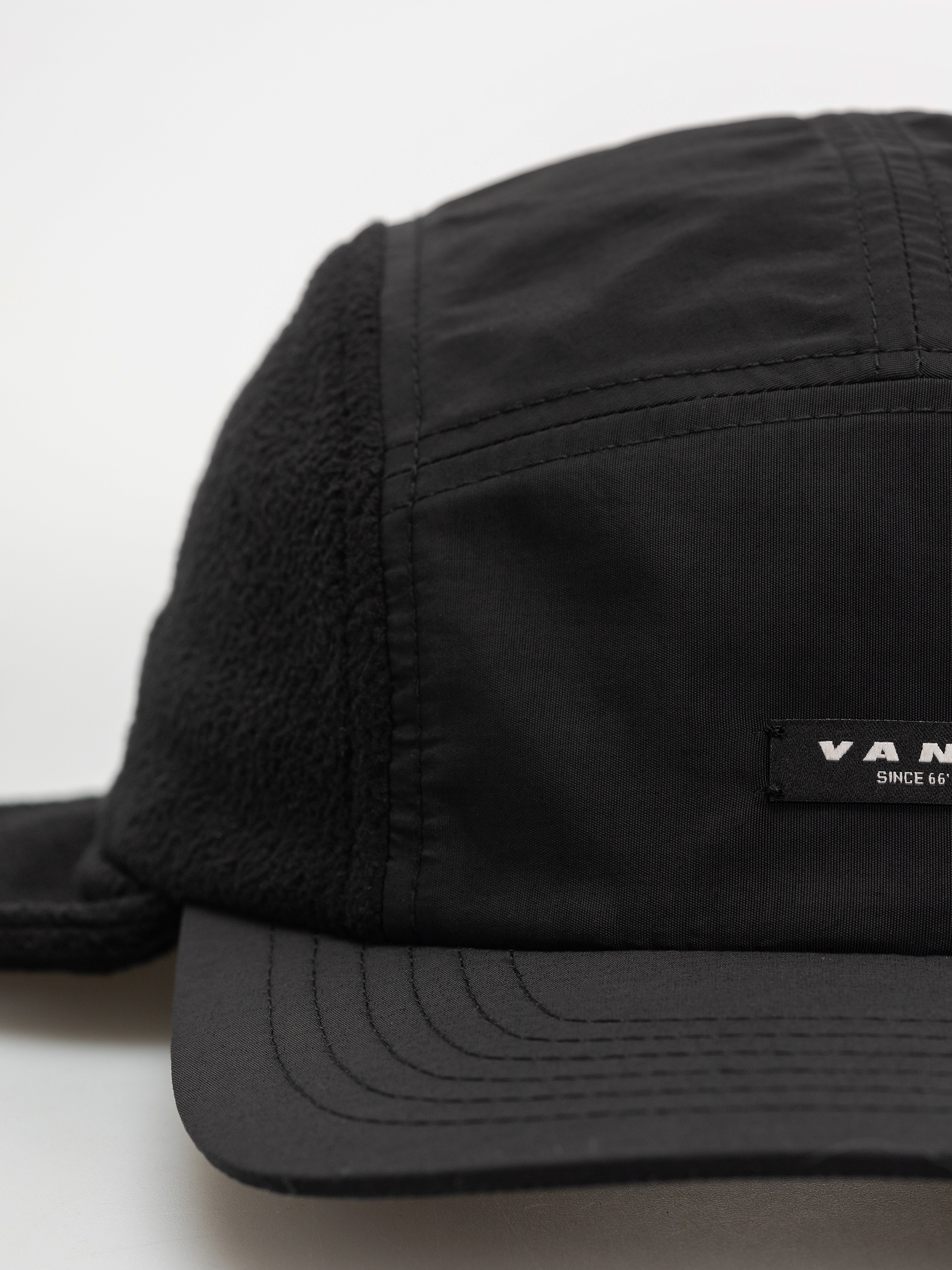 Vans 66 Earflap Tall Camper Cap (black)