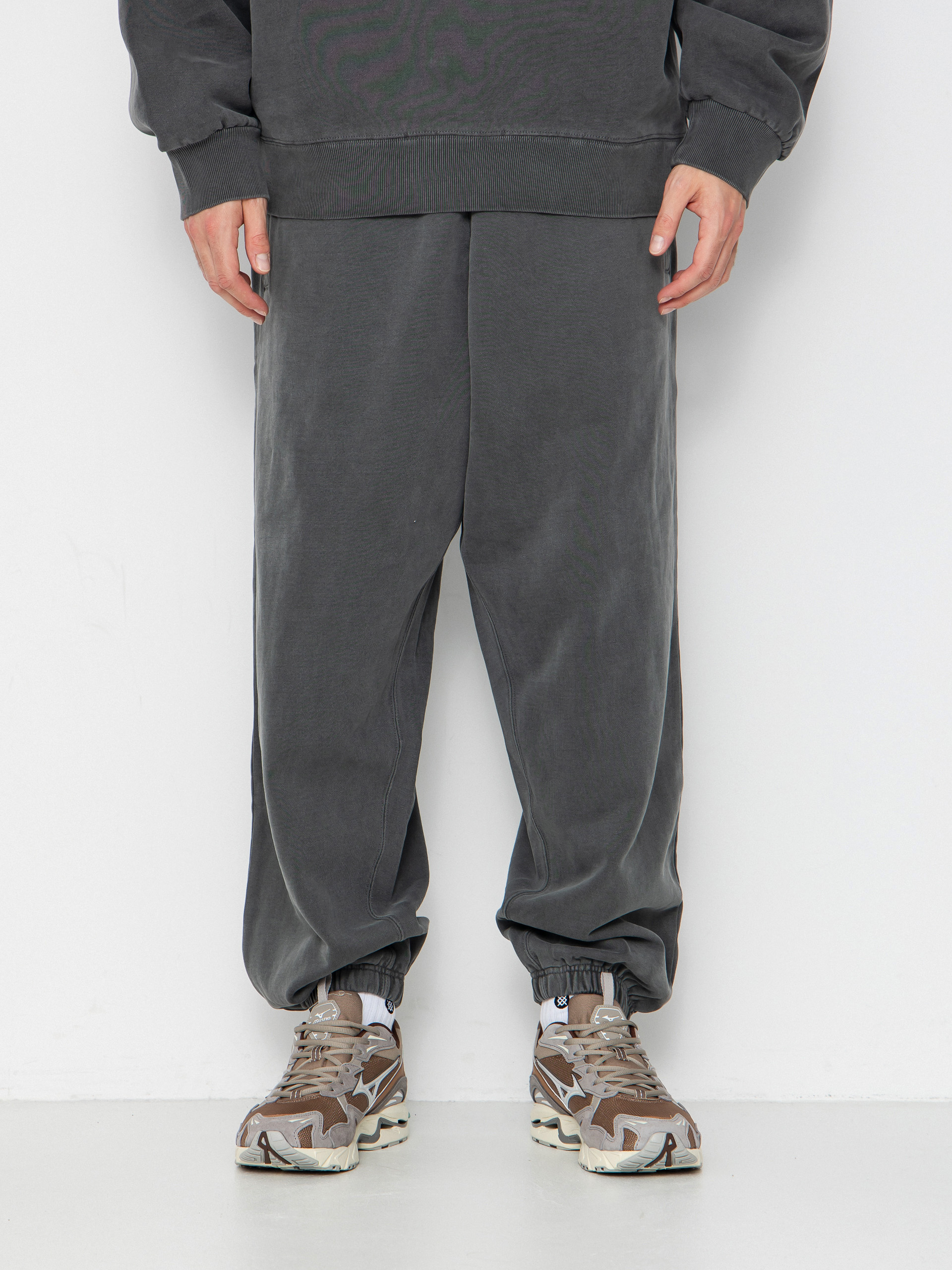 Carhartt WIP Vista Grand Sweat Pants (black/garment dyed)