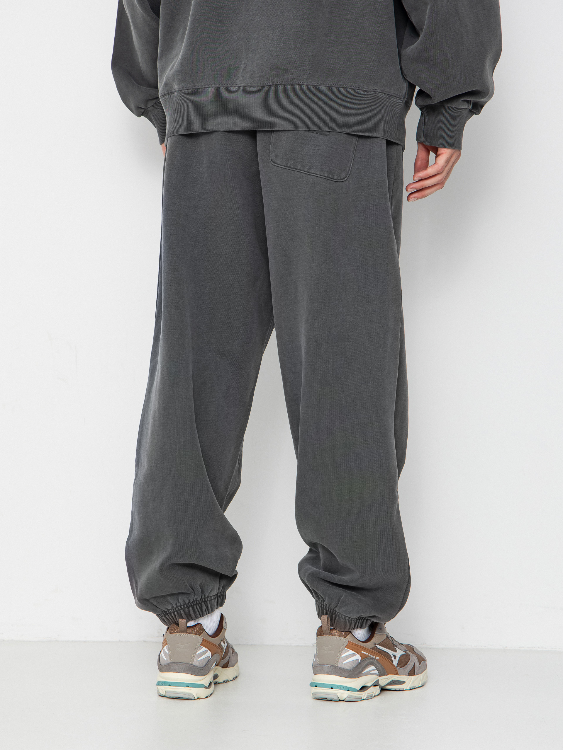 Carhartt WIP Vista Grand Sweat Pants (black/garment dyed)
