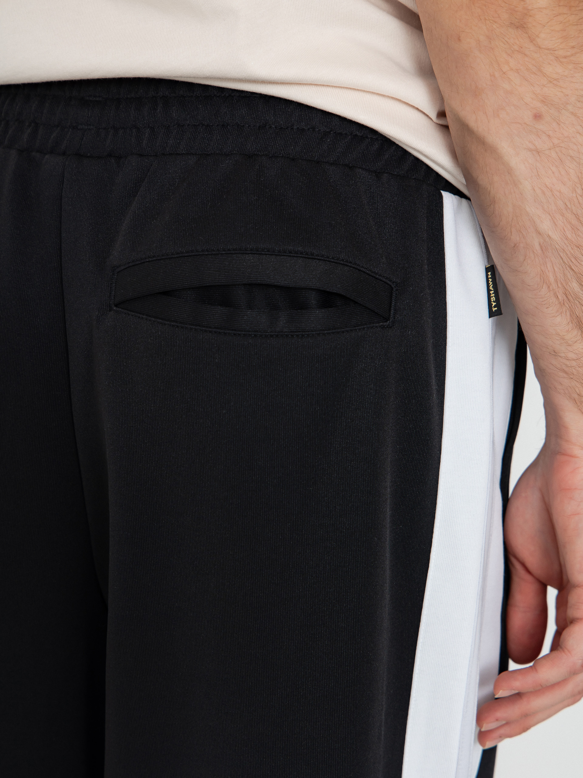 adidas Tyshawn Pants (black/white/dshgry)