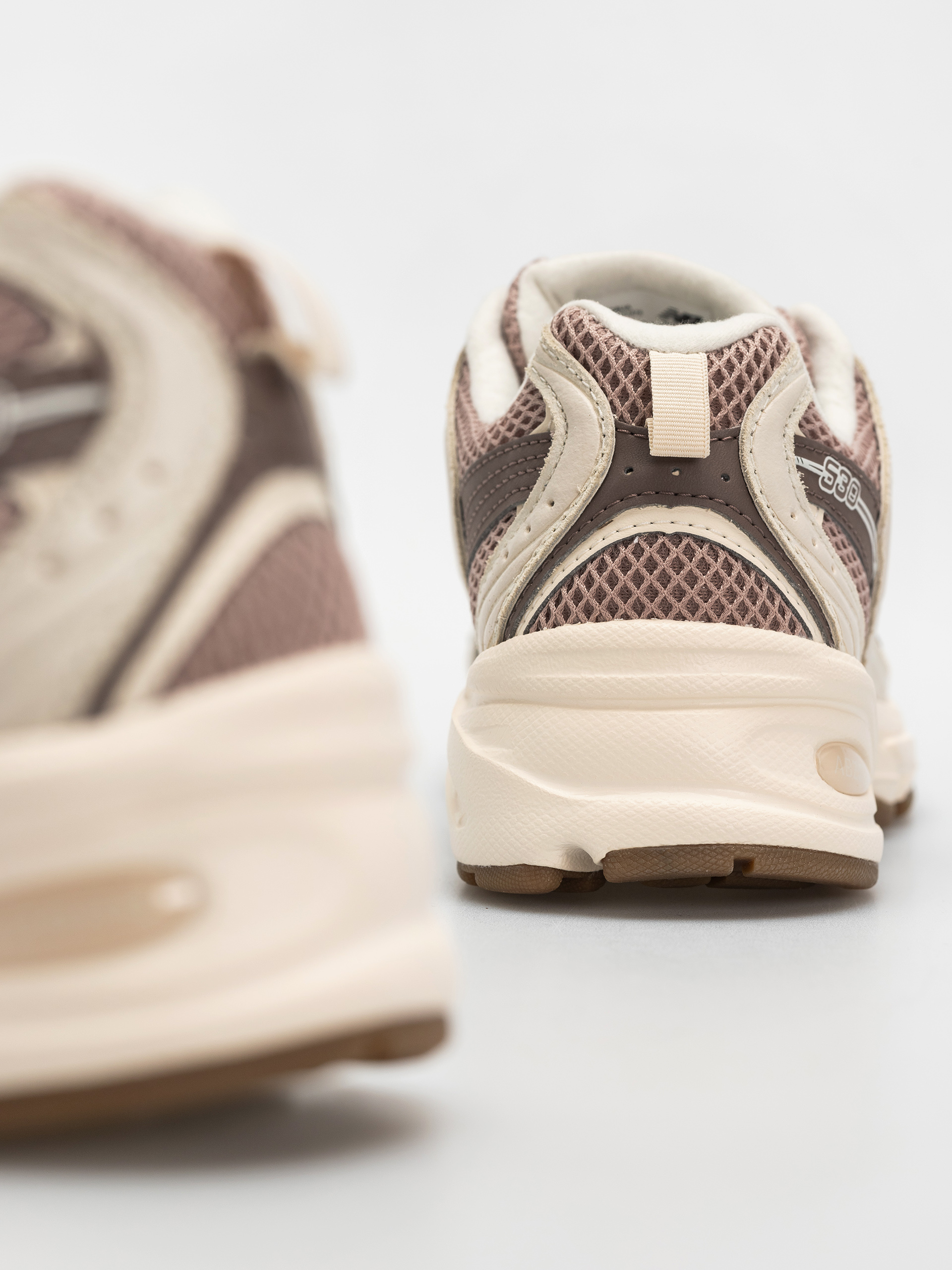 New Balance 530 Shoes (bisque)