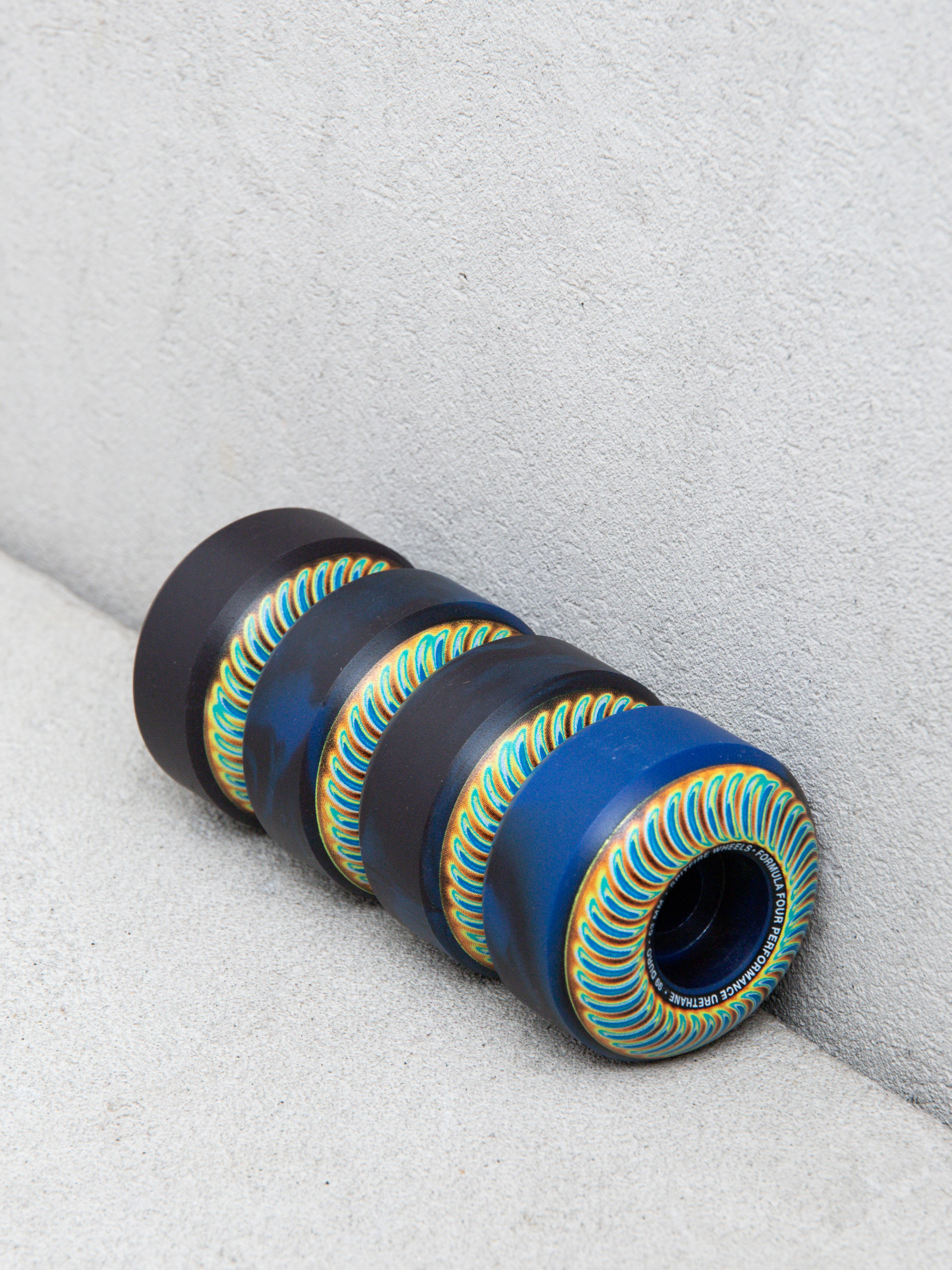 Spitfire F4 99D Radioactive Classic Wheels (black/blue swirl)