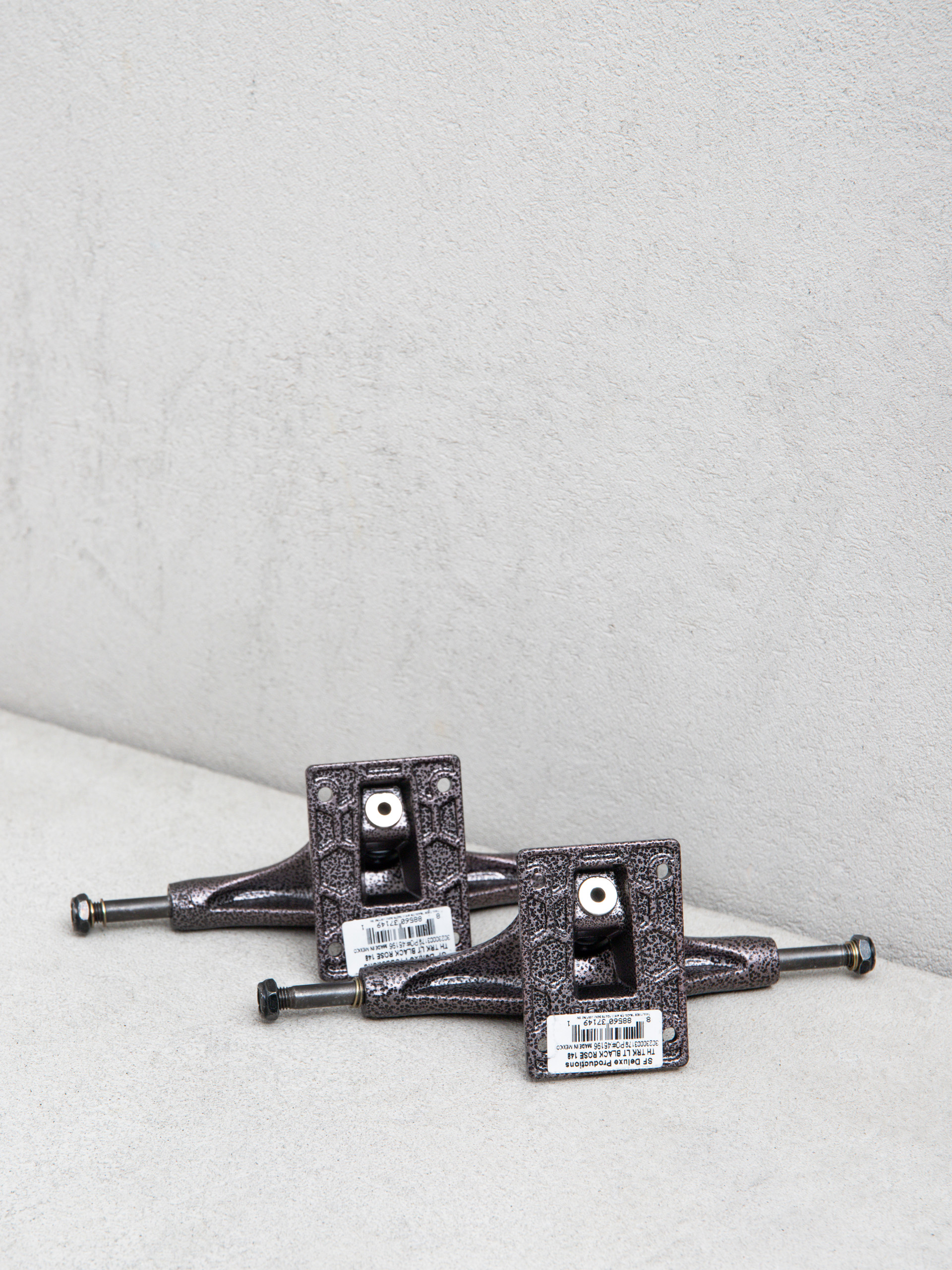 Thunder Black Rose Lights Trucks (black rose)