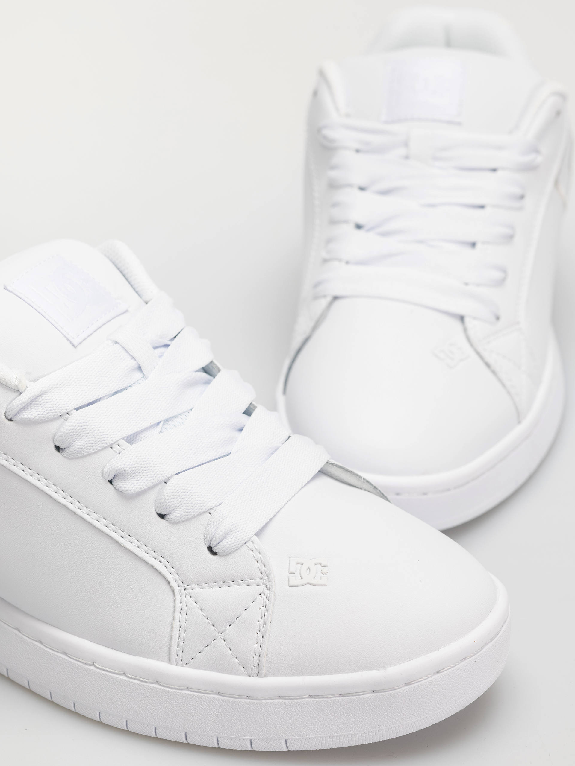DC Court Graffik Shoes (white/white)