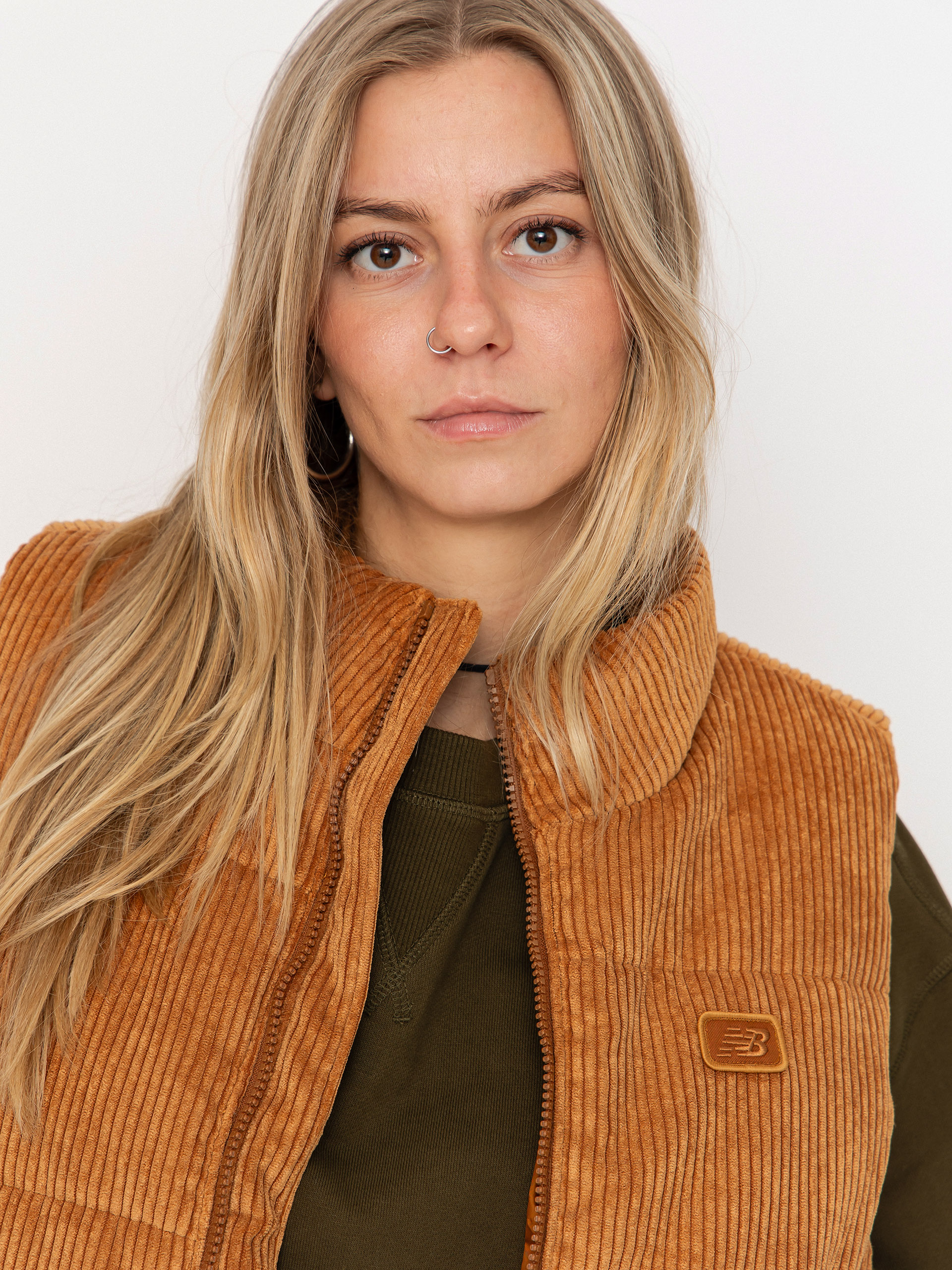 New Balance Wide Wale Corduroy Wmn Vest (brown)