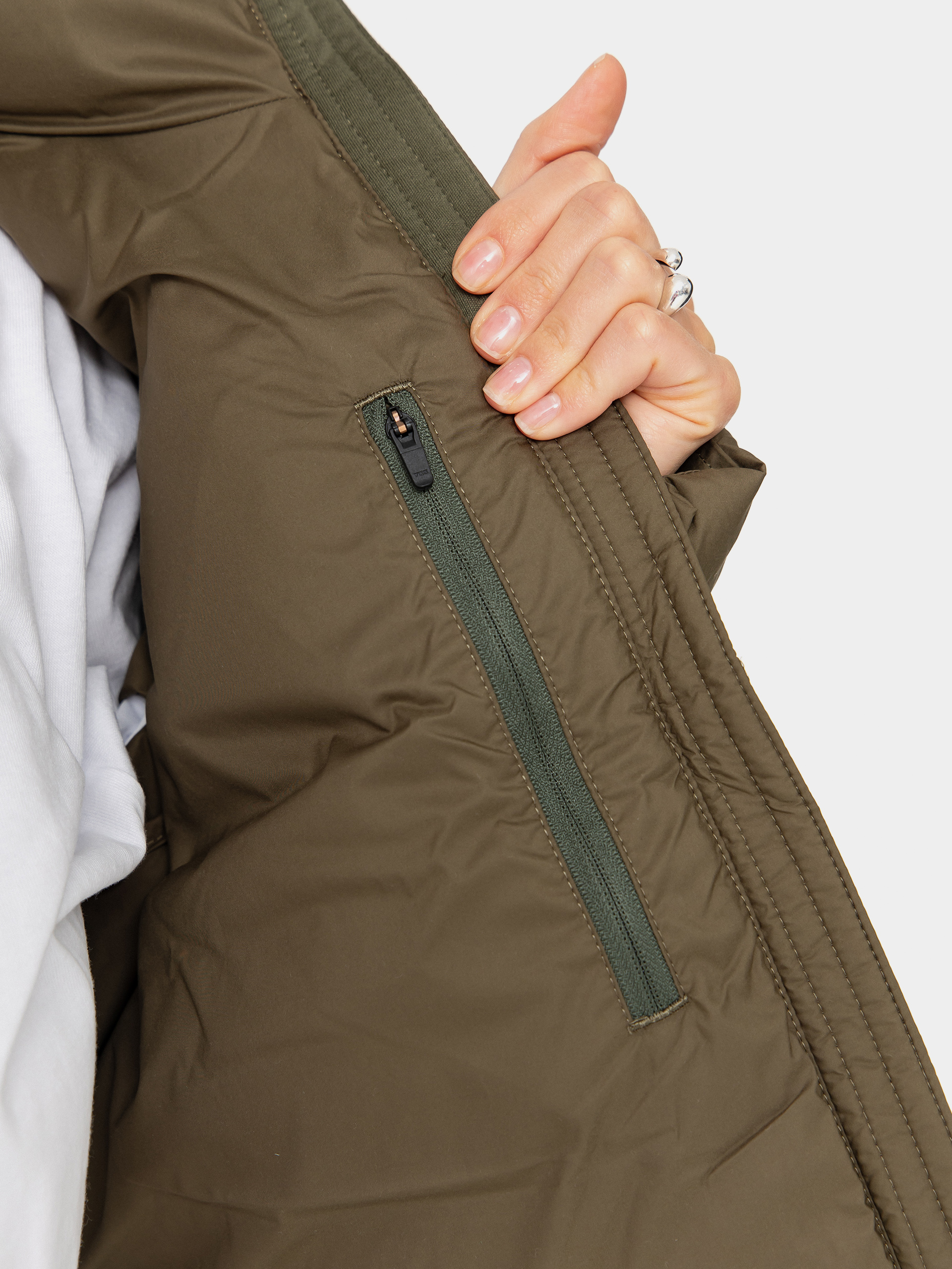 Patagonia Jacke Silent Down Wmn (basin green)