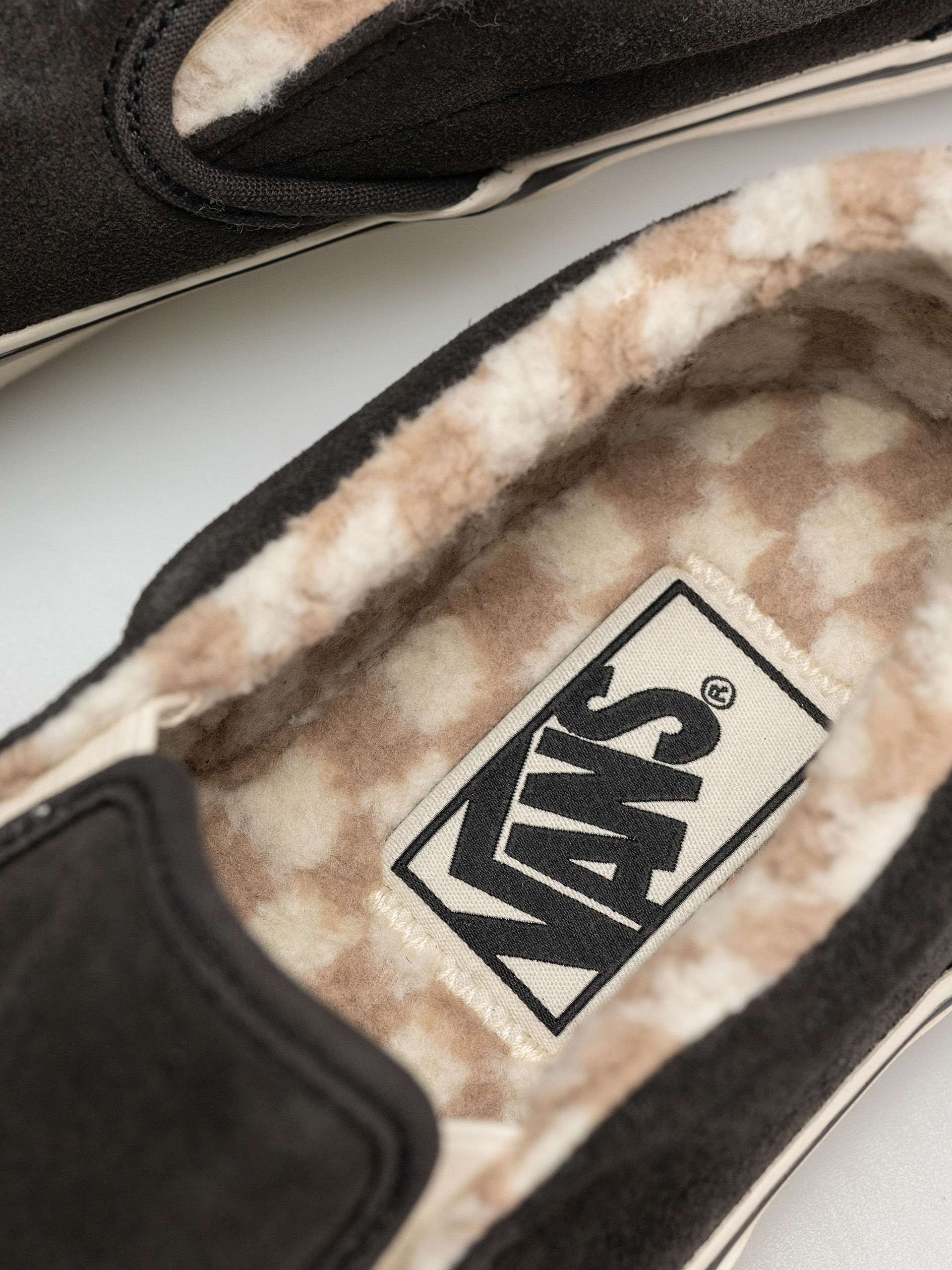 Vans Classic Slip On Shoes (cozy hug faded black)