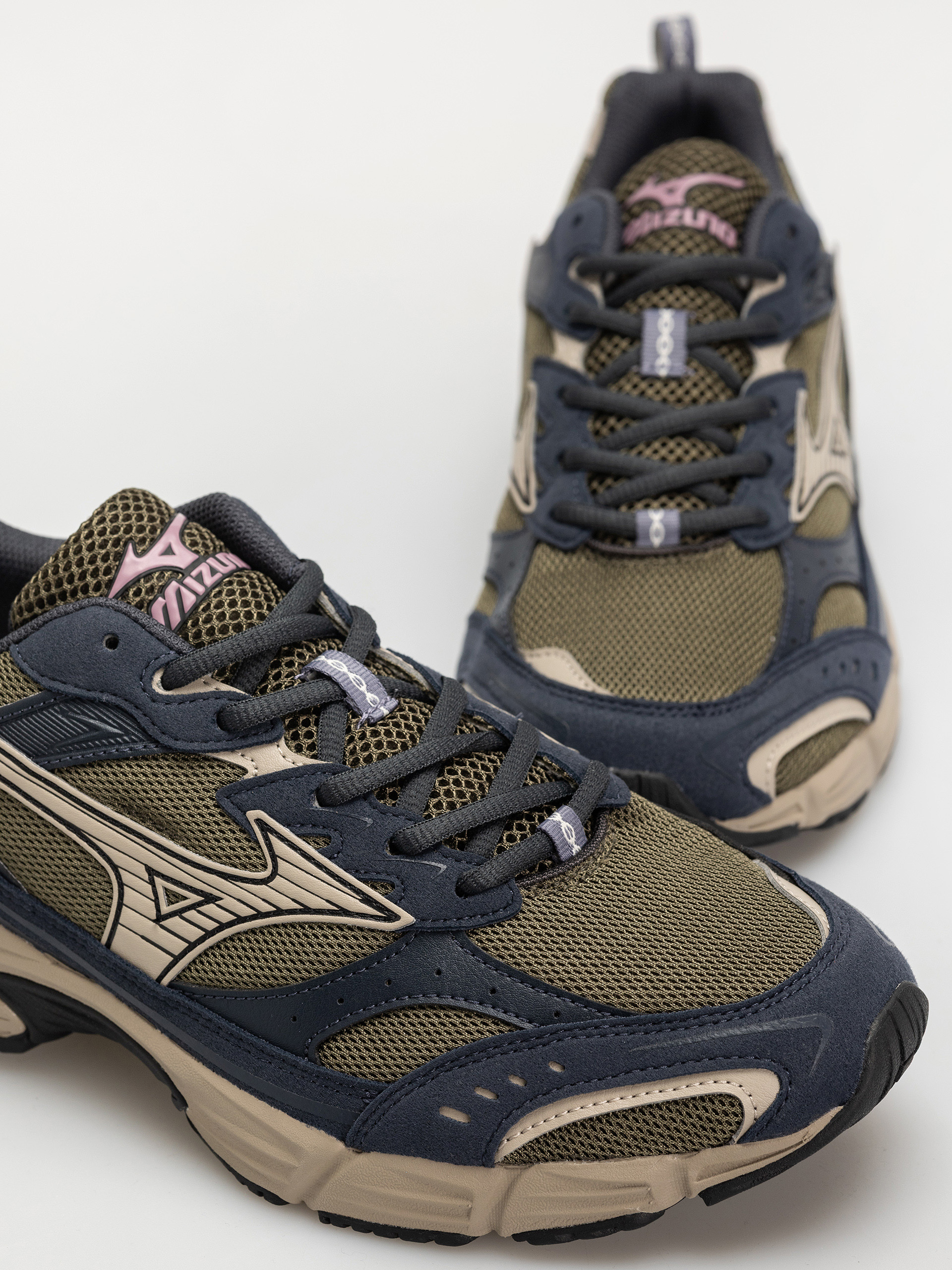 Mizuno MXR Shoes (grape leaf/vintage khaki/salute)