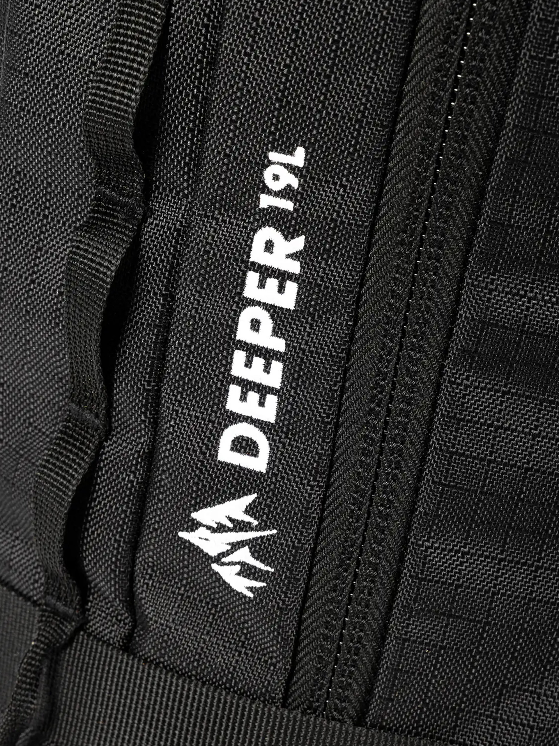 Jones Snowboards Backpack Deeper 19L (stealth black)