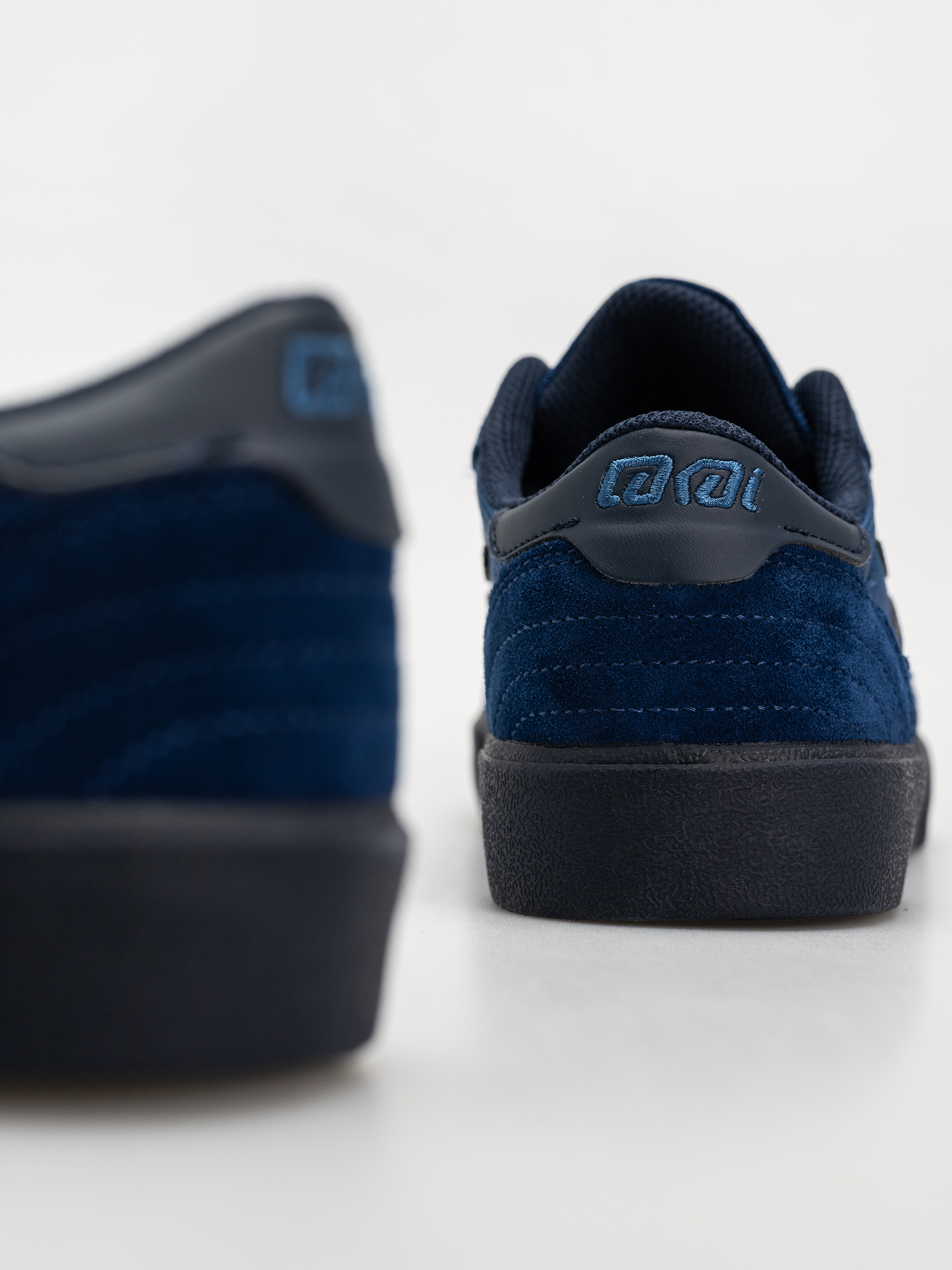 Lakai Shoes Cambridge (estate blue suede monochrome)