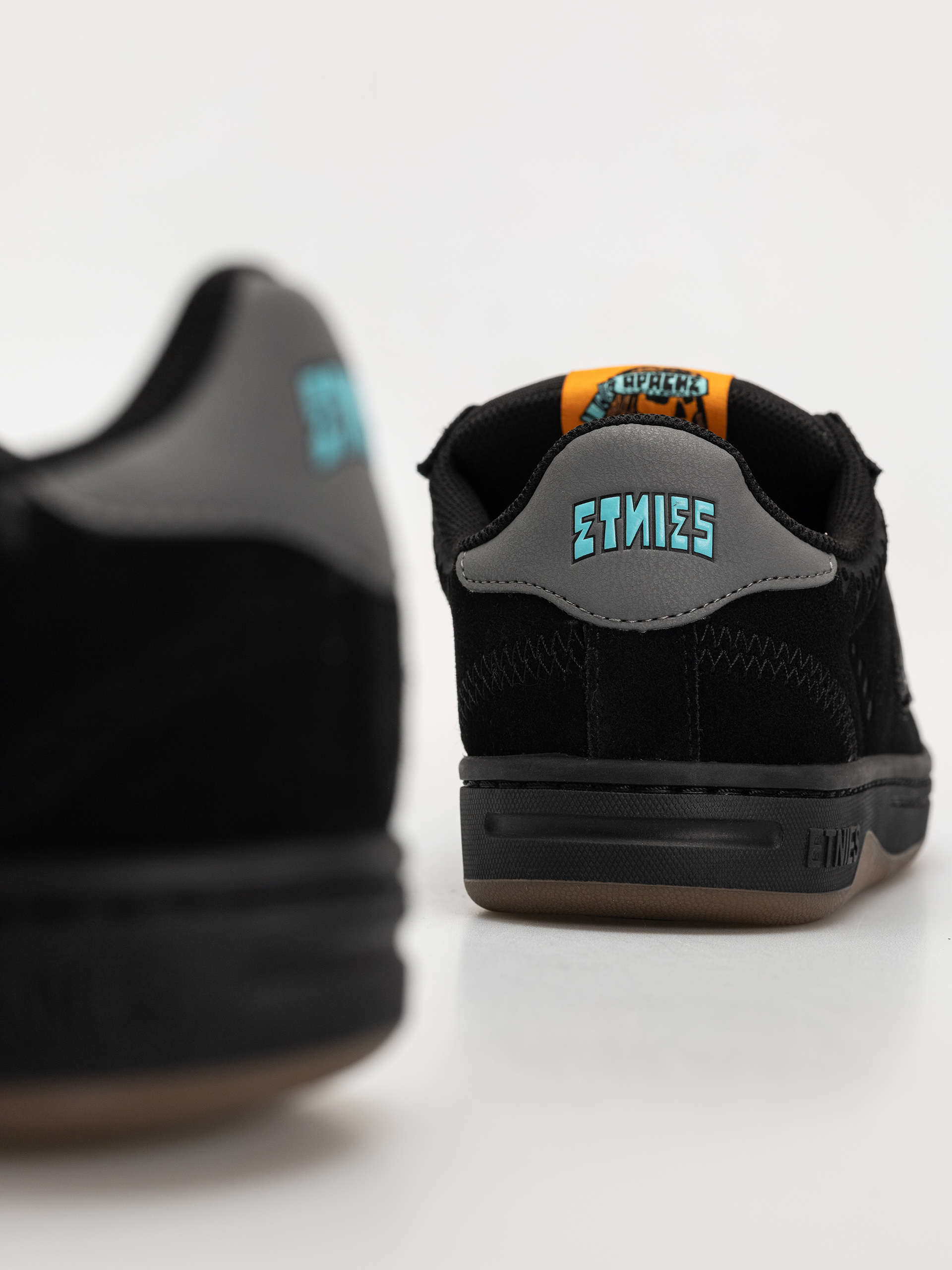 Etnies Shoes Locut X Apache (black/grey/gum)