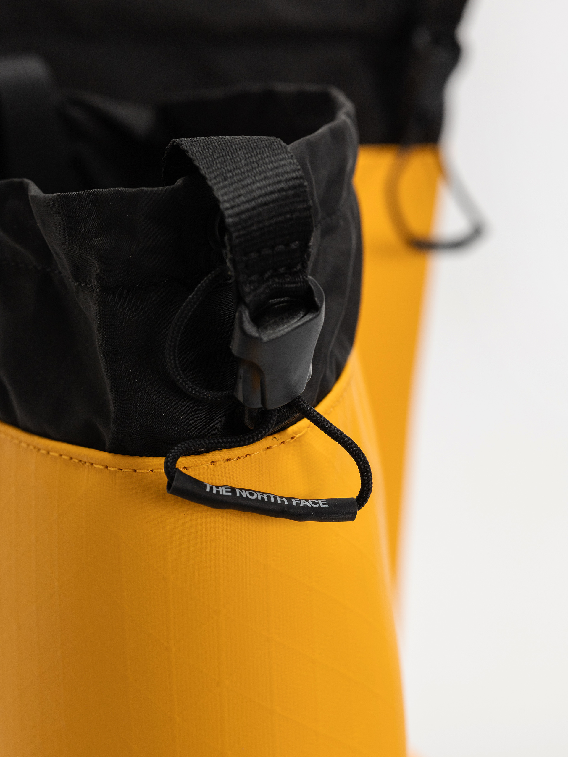 The North Face Base Camp 200 Wp Shoes (summit gold/tnf black)