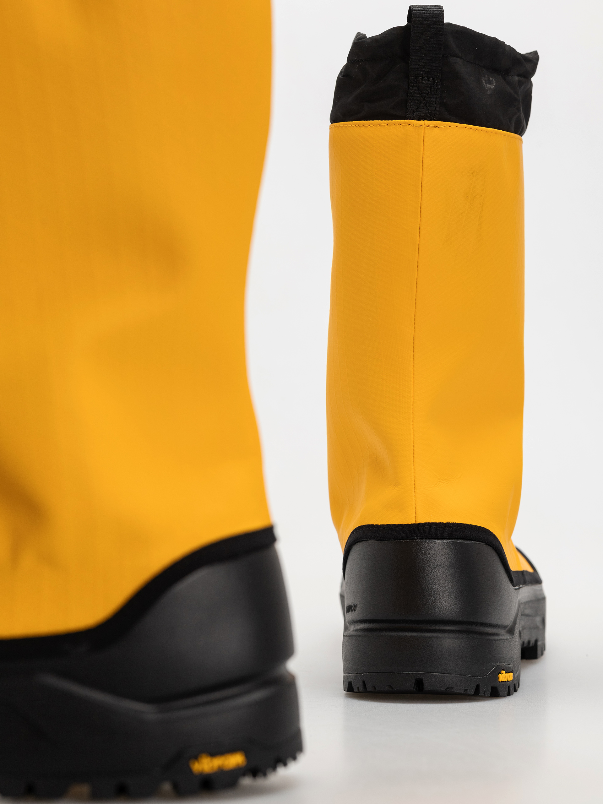 The North Face Base Camp 200 Wp Shoes (summit gold/tnf black)