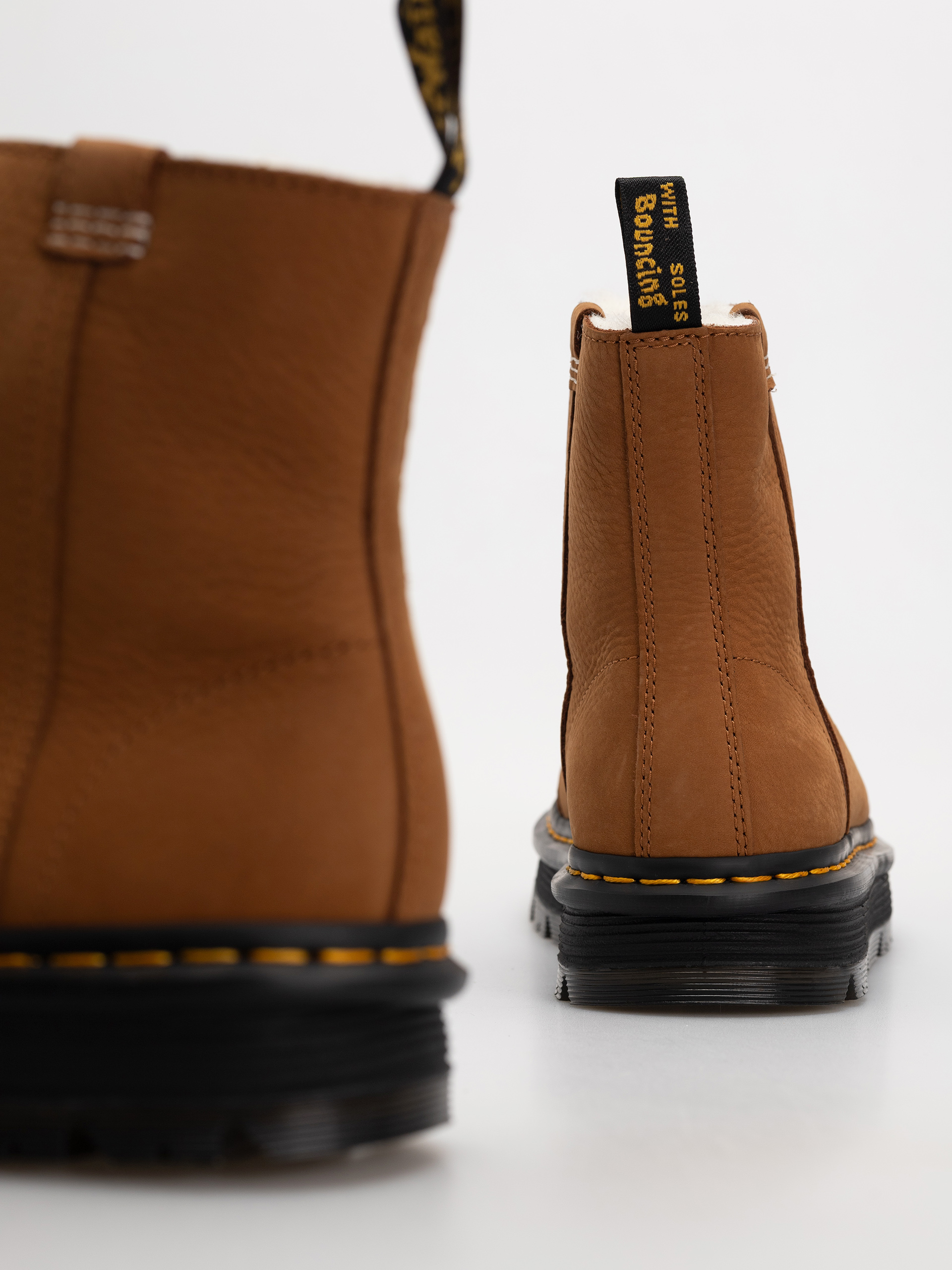 Dr. Martens ZebZag Rigger WL Rigger Wmn Schuhe (desert brown milled nubuck wp)