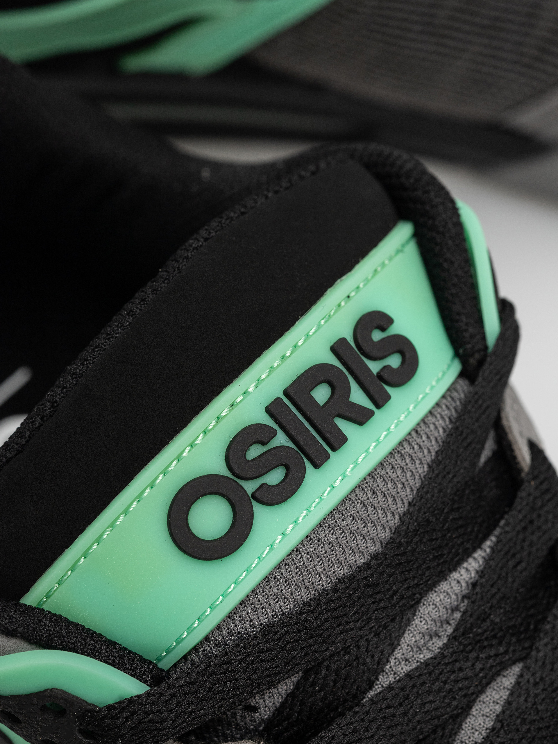 Osiris Pixel Shoes (blk/chr/grn glow)