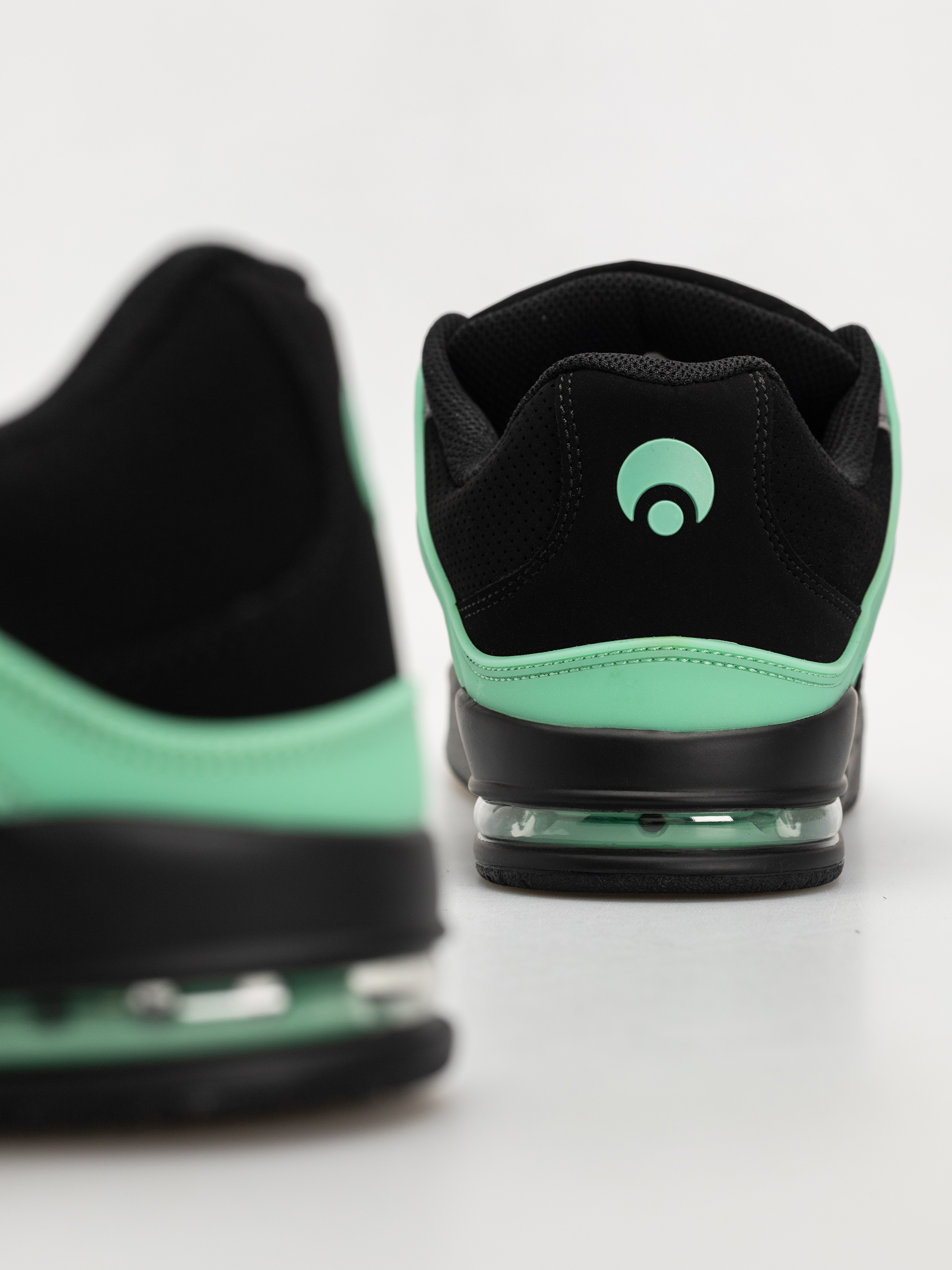 Osiris Pixel Shoes (blk/chr/grn glow)