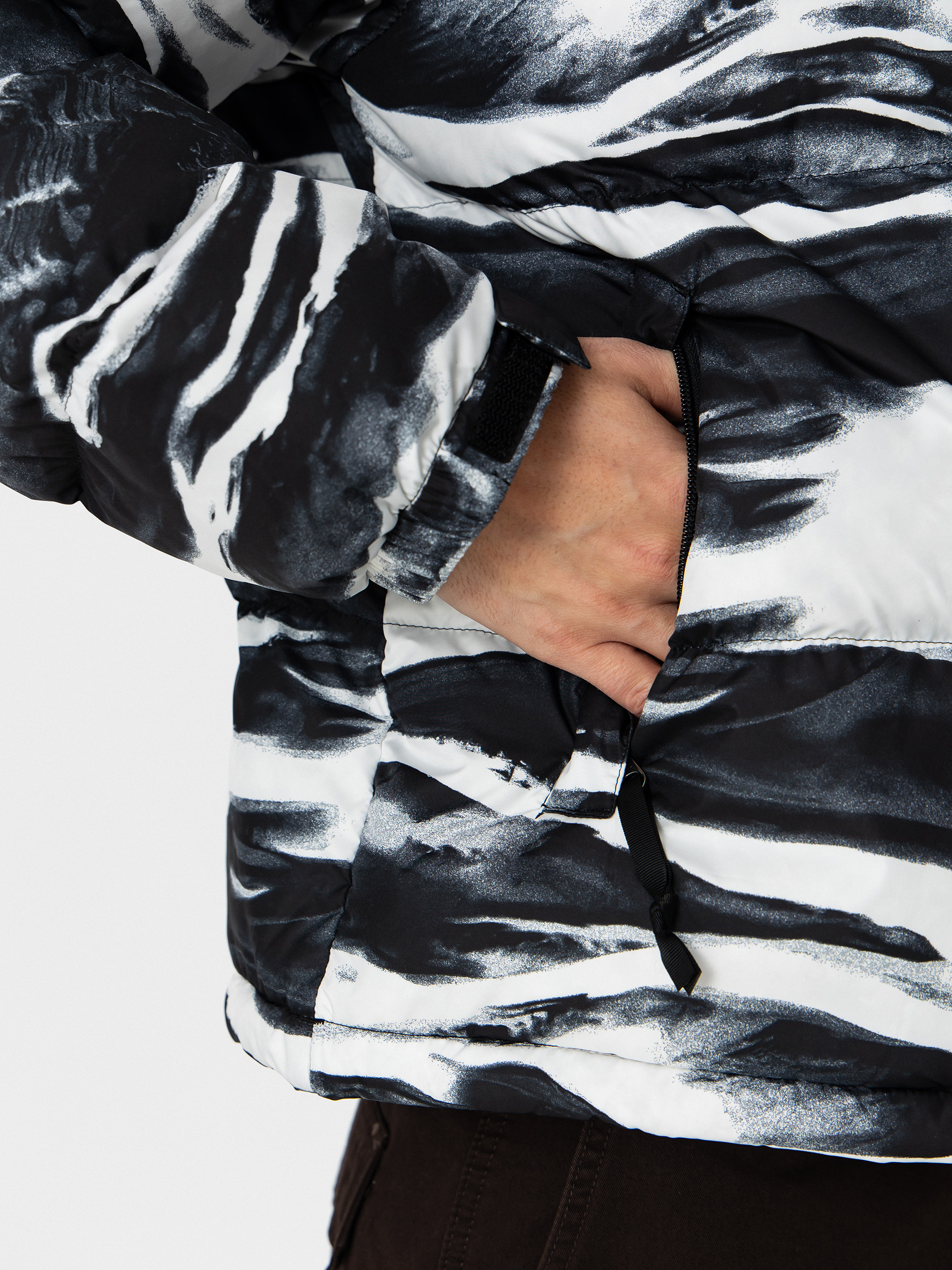 The North Face 1996 Retro Nuptse Print Jacke (tnf black edge of light)